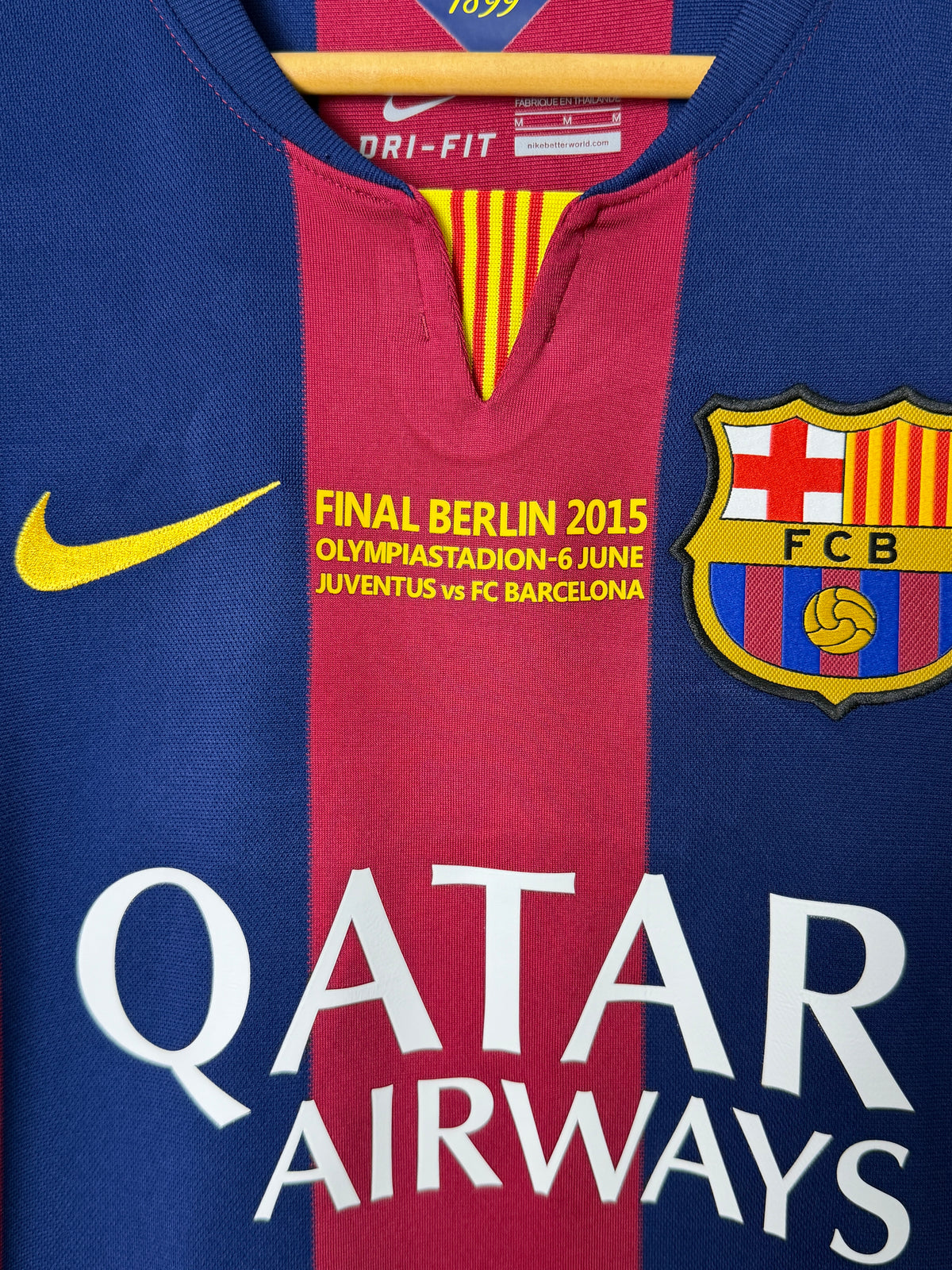 Luis Suarez FC Barcelona 2014-15 Champions League final edition home football shirt (M)
