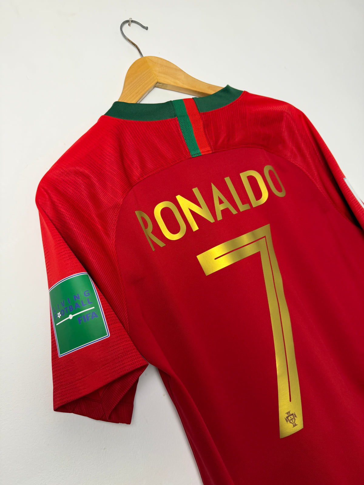 Cristiano Ronaldo Portugal 2018 World Cup home football shirt (M)