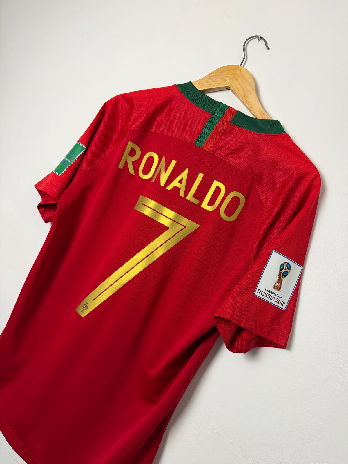 Cristiano Ronaldo Portugal 2018 World Cup home football shirt (M)