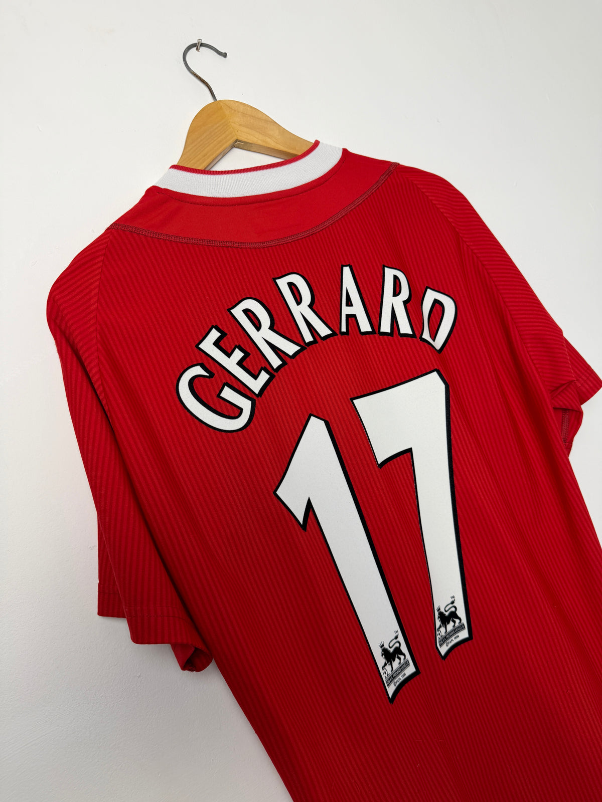 Steven Gerrard Liverpool FC 2002-04 home football shirt (M)