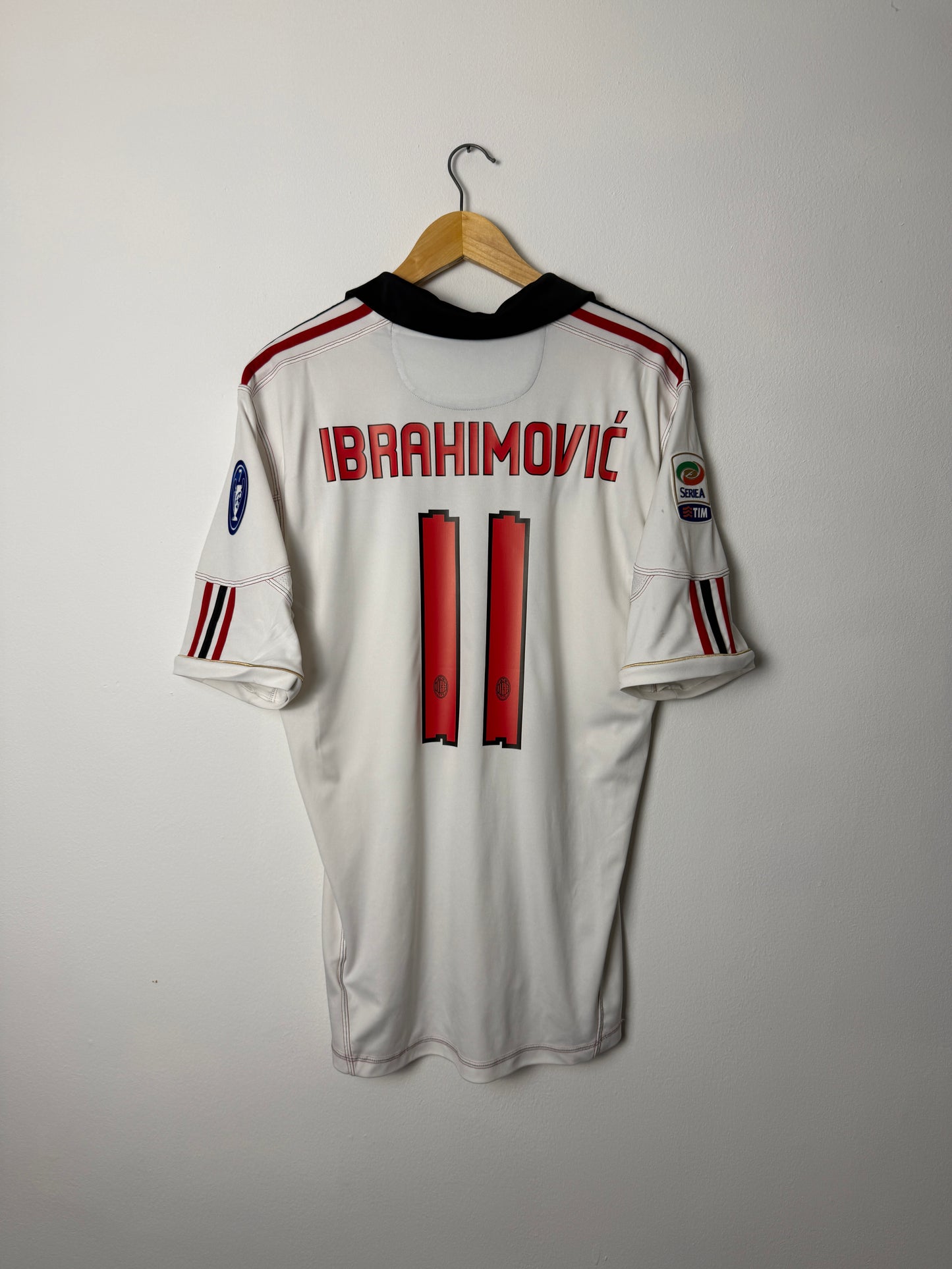 Zlatan Ibrahimovic AC Milan 2010-11 away football shirt (L)
