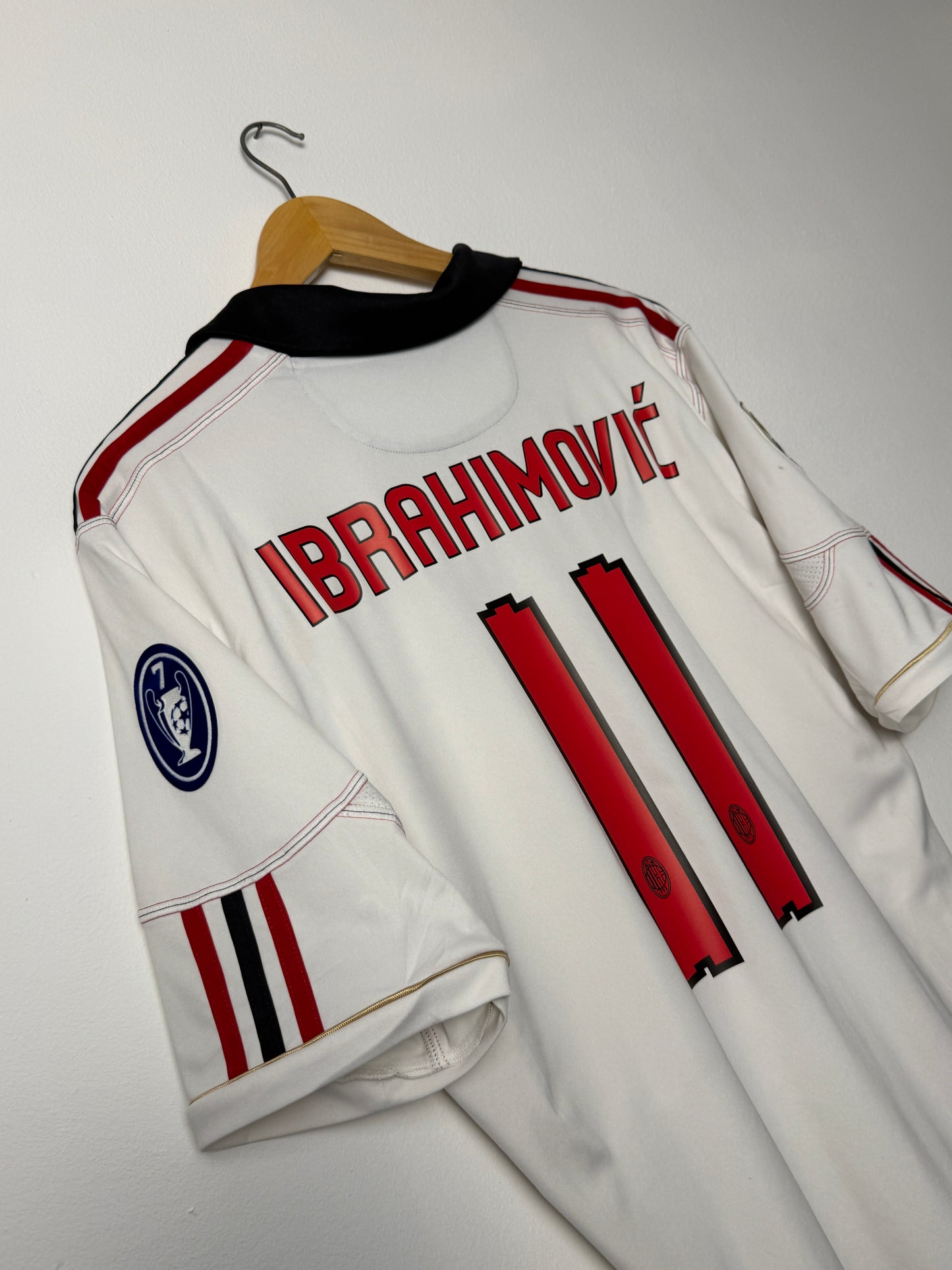 Zlatan Ibrahimovic AC Milan 2010-11 away football shirt (L)