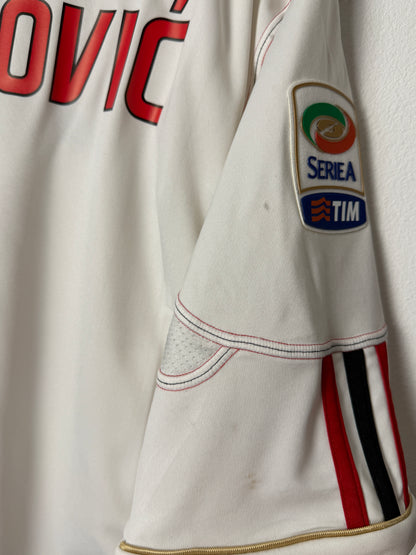 Zlatan Ibrahimovic AC Milan 2010-11 away football shirt (L)