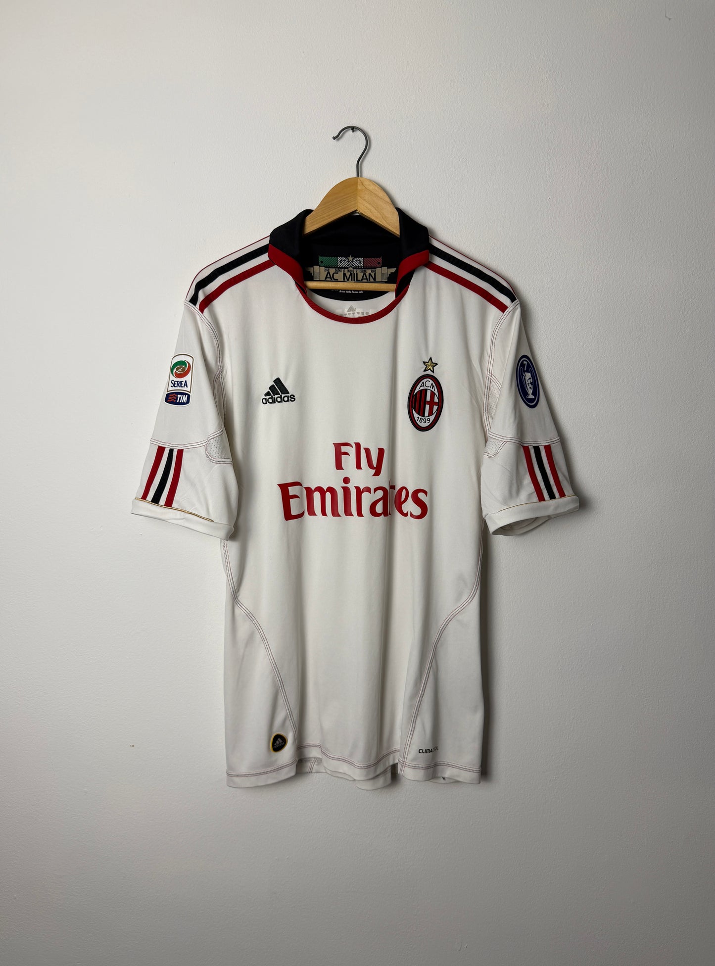 Zlatan Ibrahimovic AC Milan 2010-11 away football shirt (L)