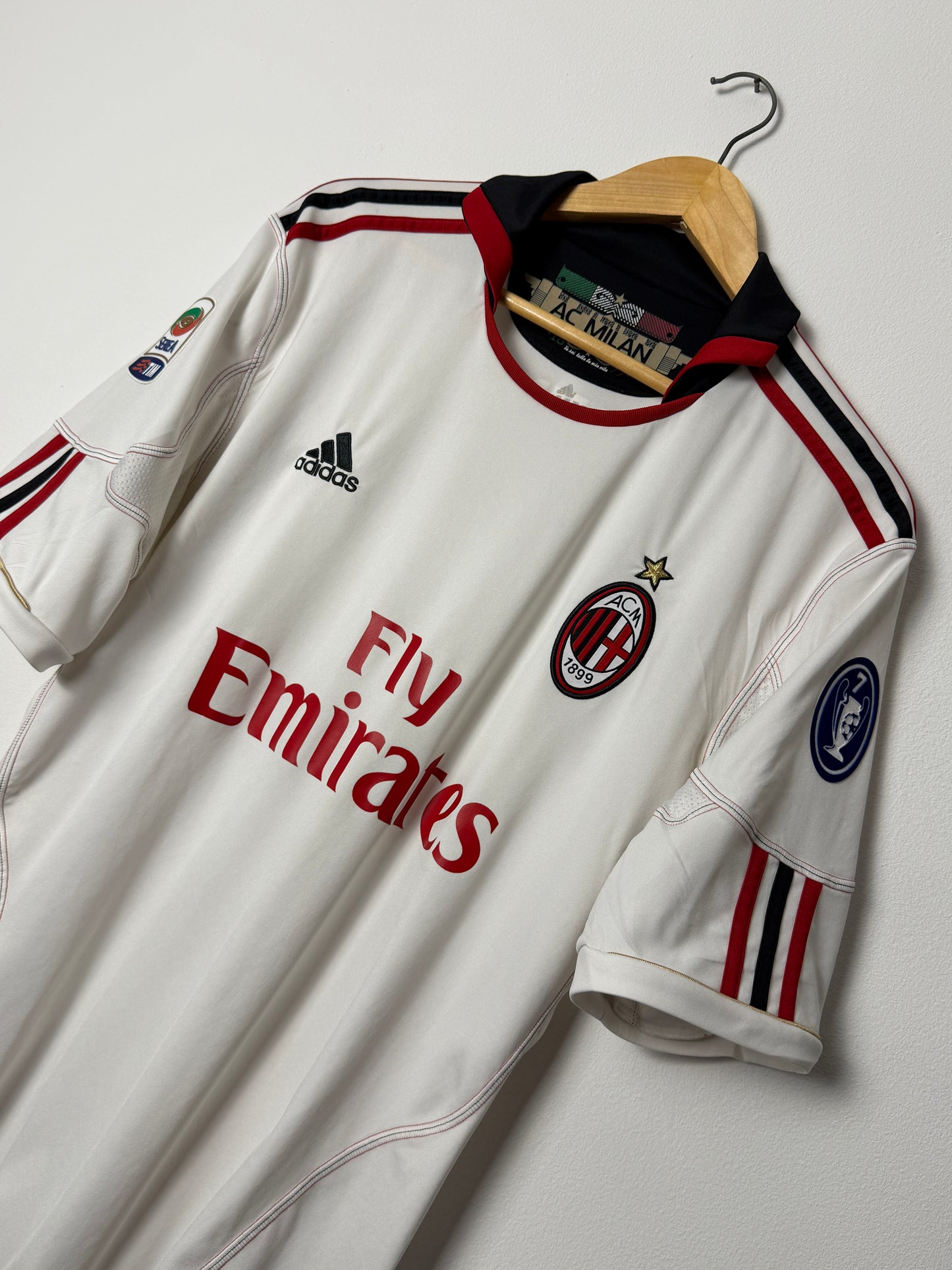 Zlatan Ibrahimovic AC Milan 2010-11 away football shirt (L)