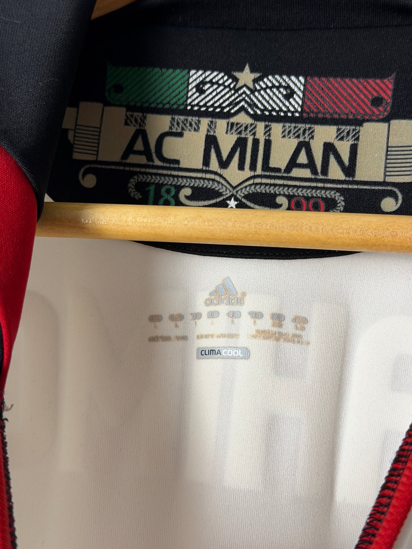 Zlatan Ibrahimovic AC Milan 2010-11 away football shirt (L)