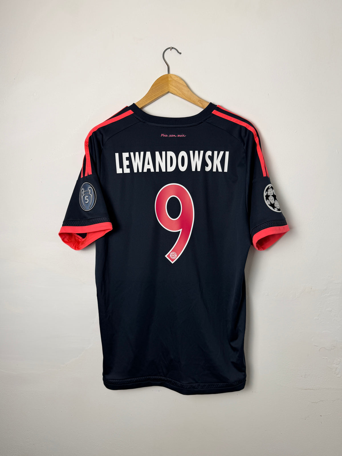 Robert Lewandowski FC Bayern Munich 2015-16 third football shirt (L)