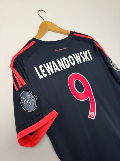 Robert Lewandowski FC Bayern Munich 2015-16 third football shirt (L)
