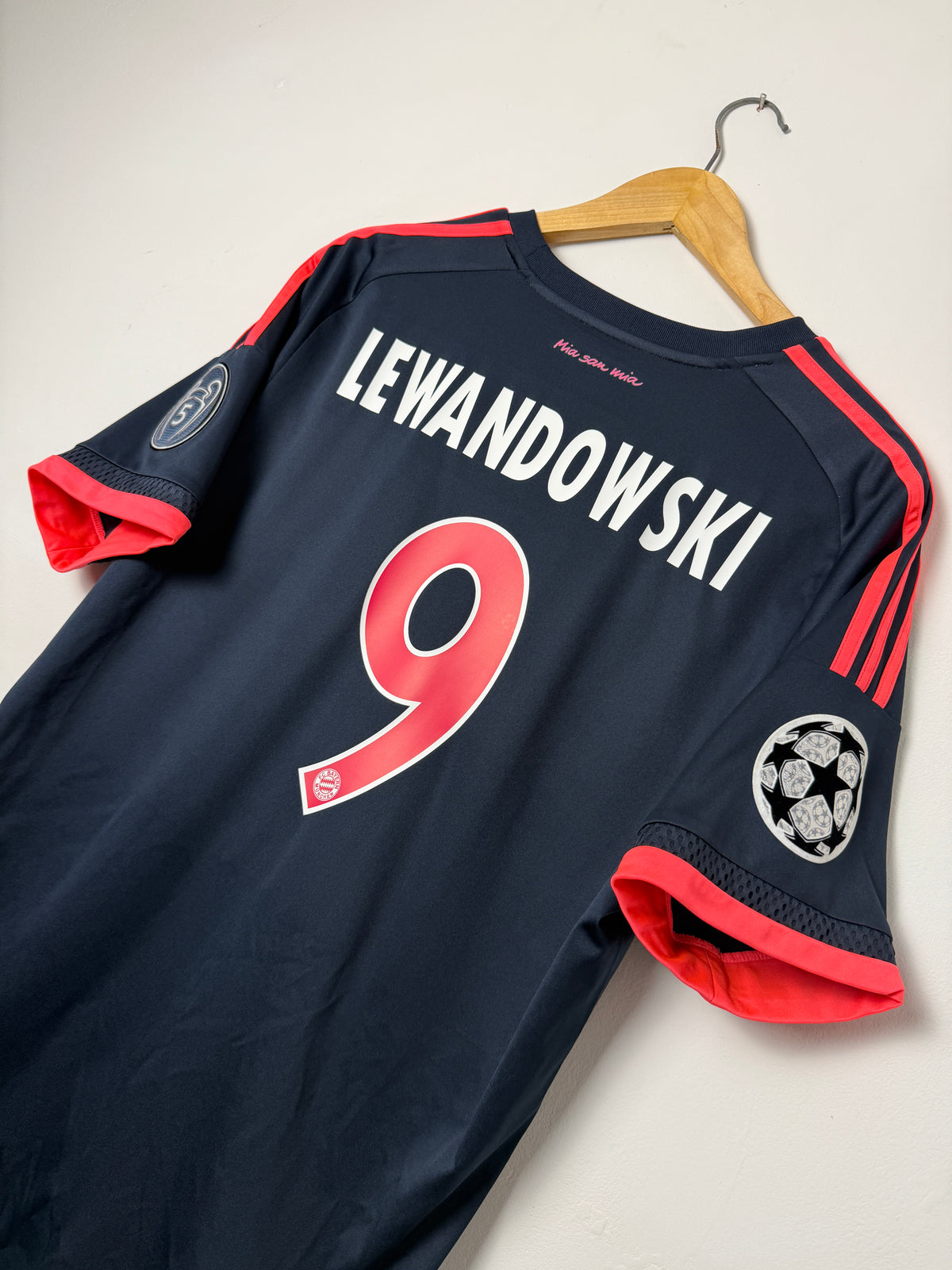 Robert Lewandowski FC Bayern Munich 2015-16 third football shirt (L)