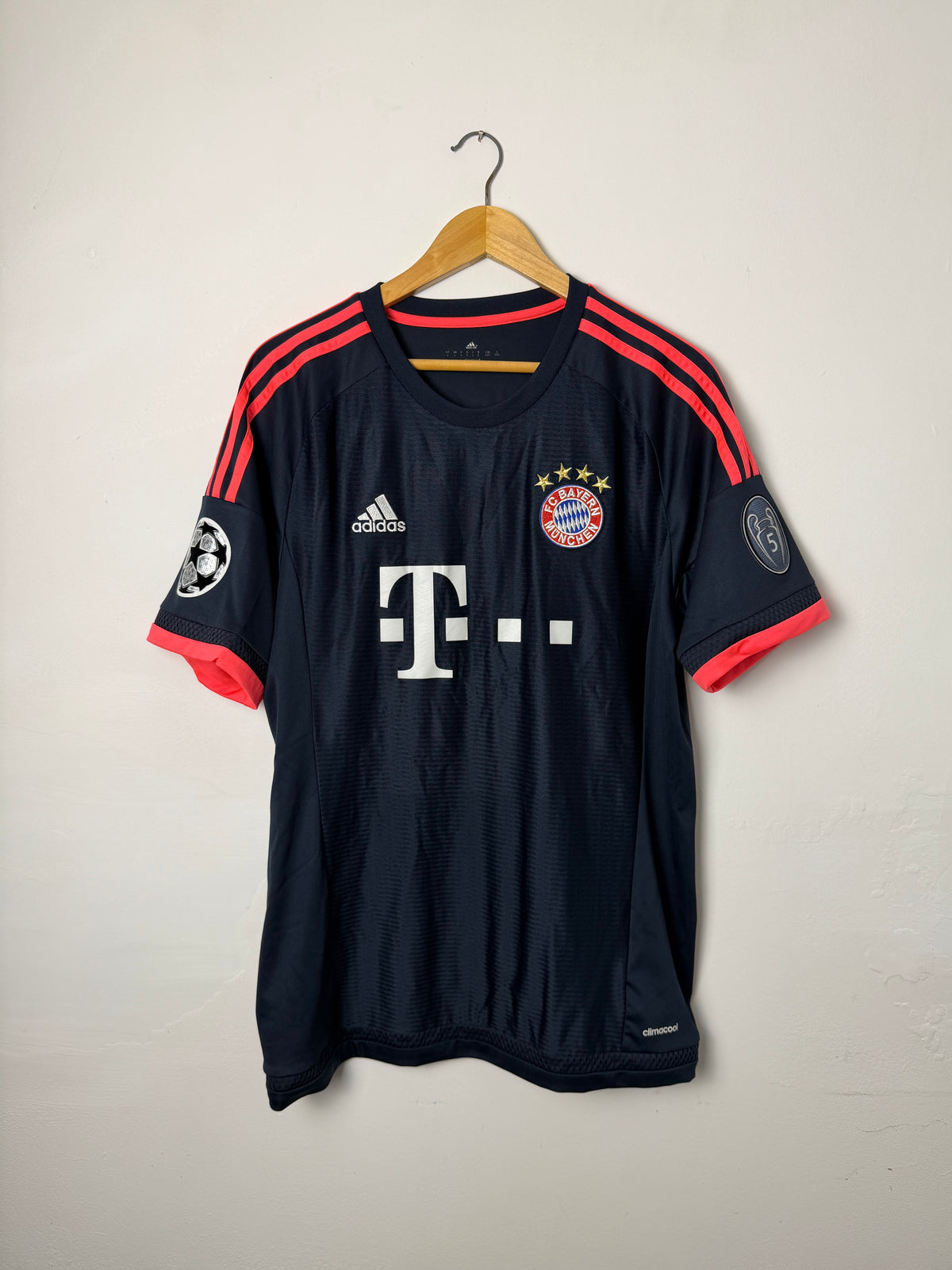 Robert Lewandowski FC Bayern Munich 2015-16 third football shirt (L)