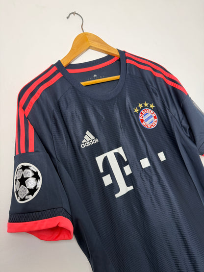 Robert Lewandowski FC Bayern Munich 2015-16 third football shirt (L)