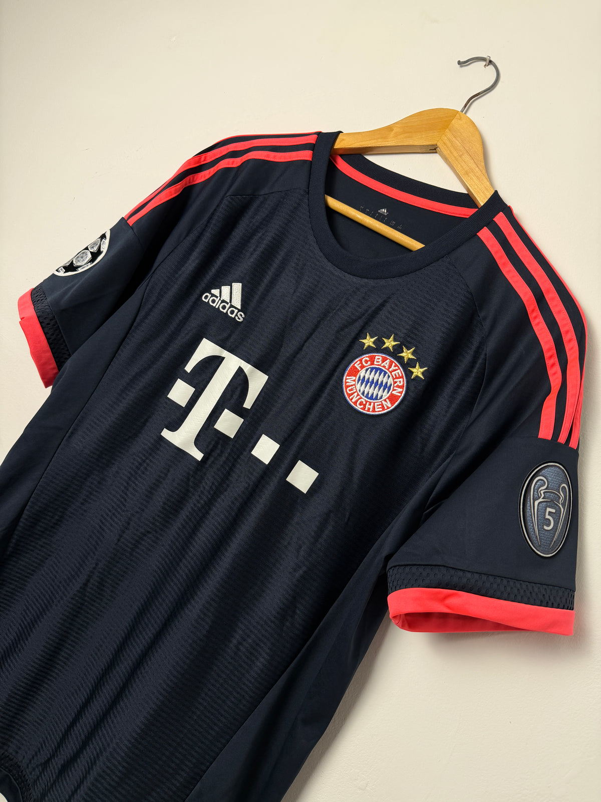 Robert Lewandowski FC Bayern Munich 2015-16 third football shirt (L)