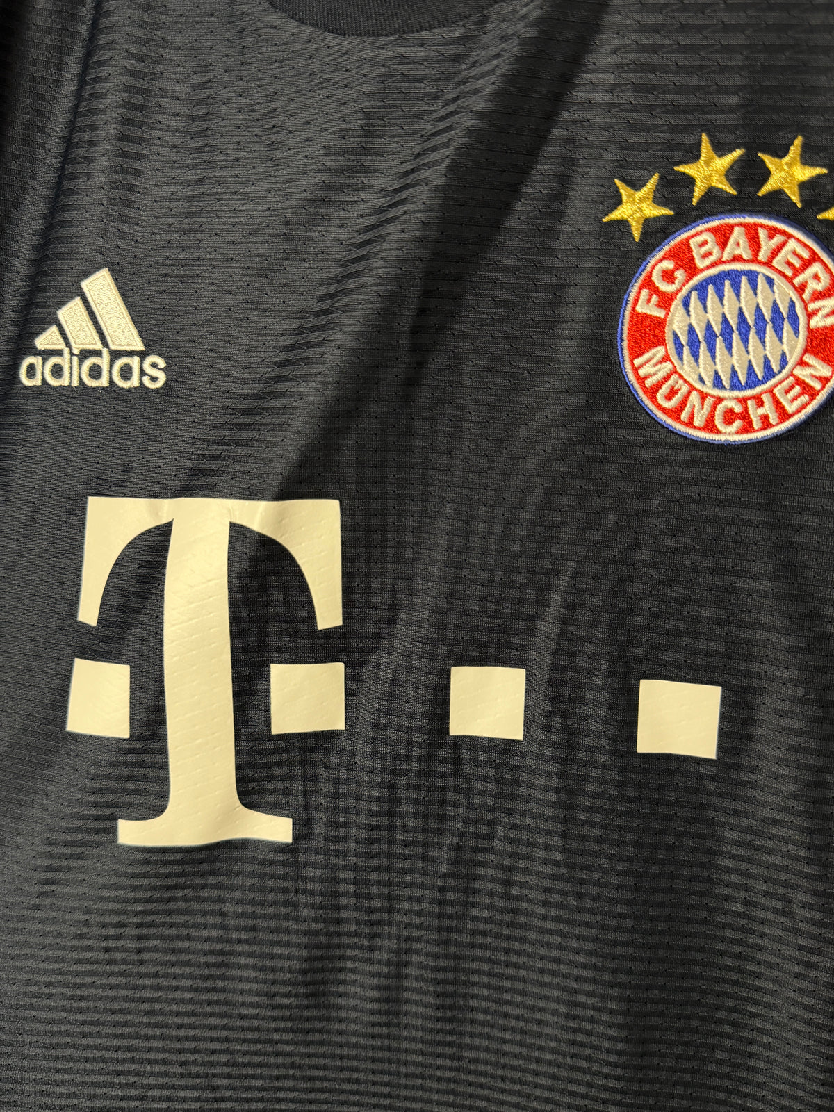 Robert Lewandowski FC Bayern Munich 2015-16 third football shirt (L)