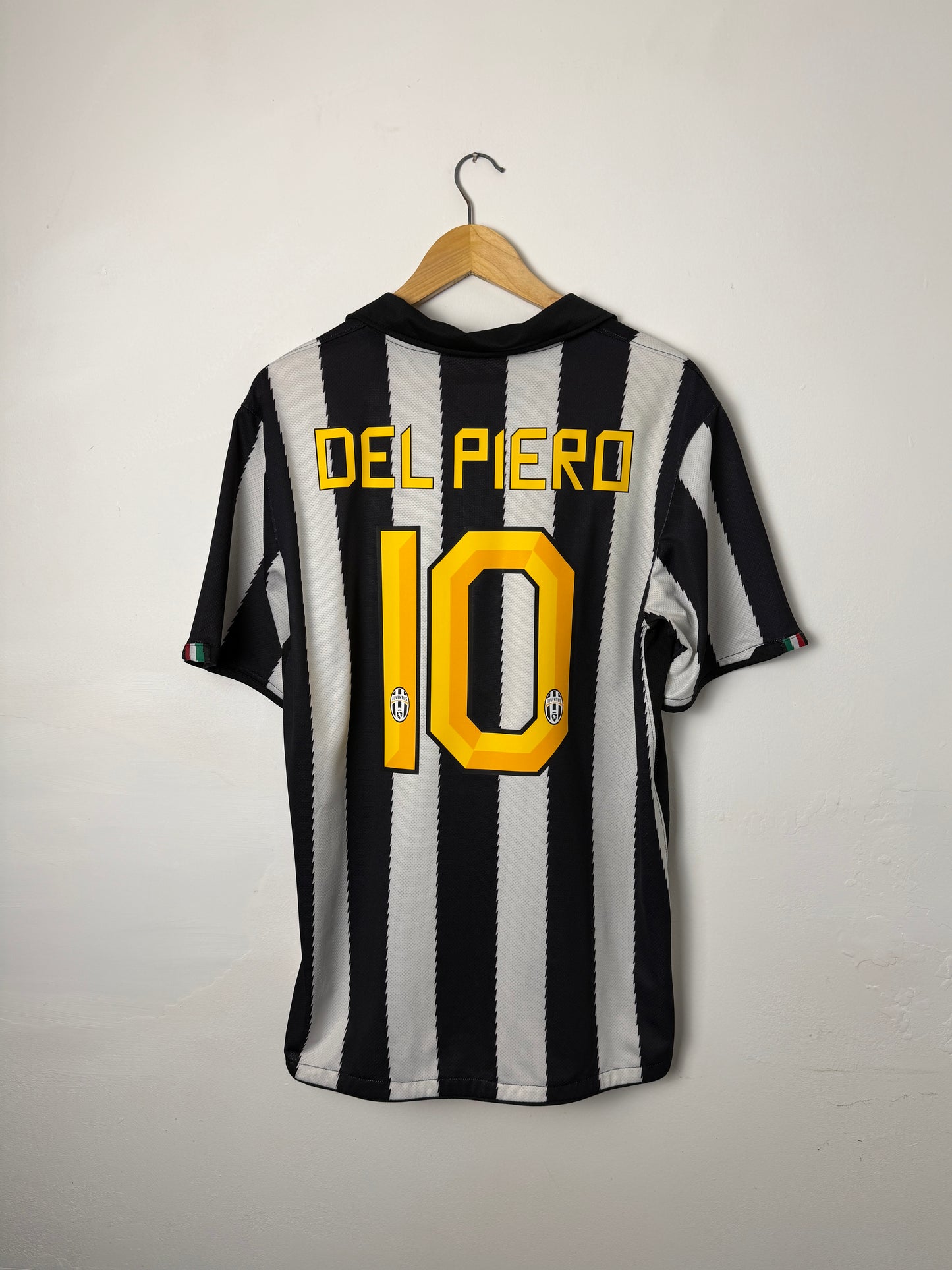 Alessandro Del Piero Juventus FC 2010-11 home football shirt (L)