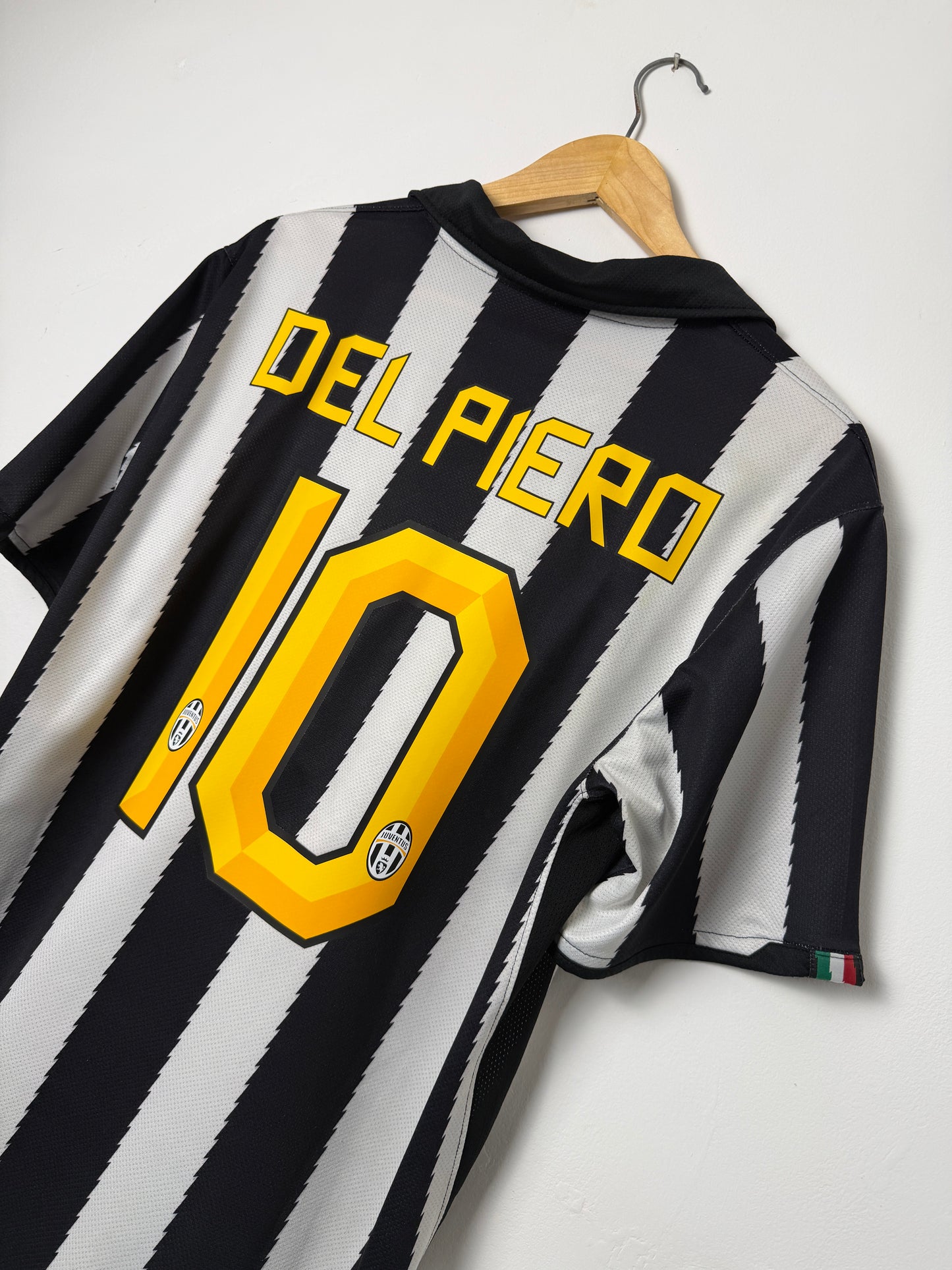 Alessandro Del Piero Juventus FC 2010-11 home football shirt (L)