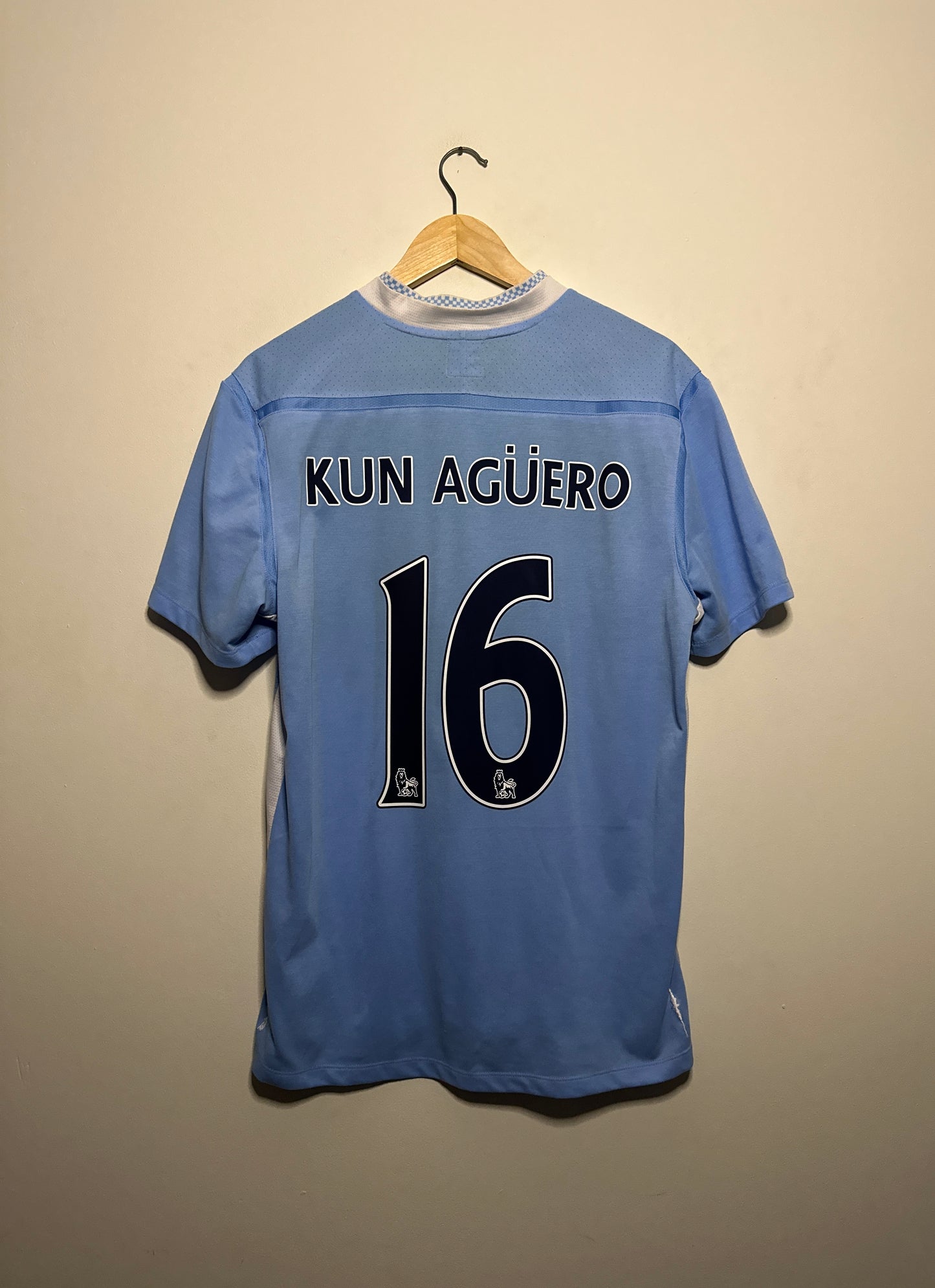 Kun Aguero Manchester City 2011-12 home football shirt (L)