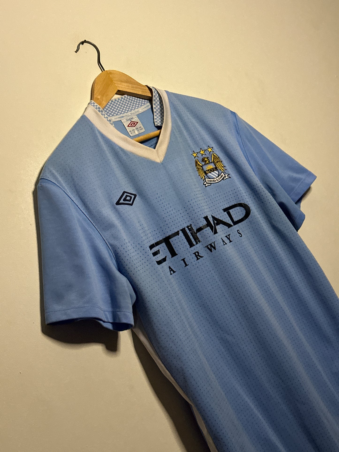 Kun Aguero Manchester City 2011-12 home football shirt (L)