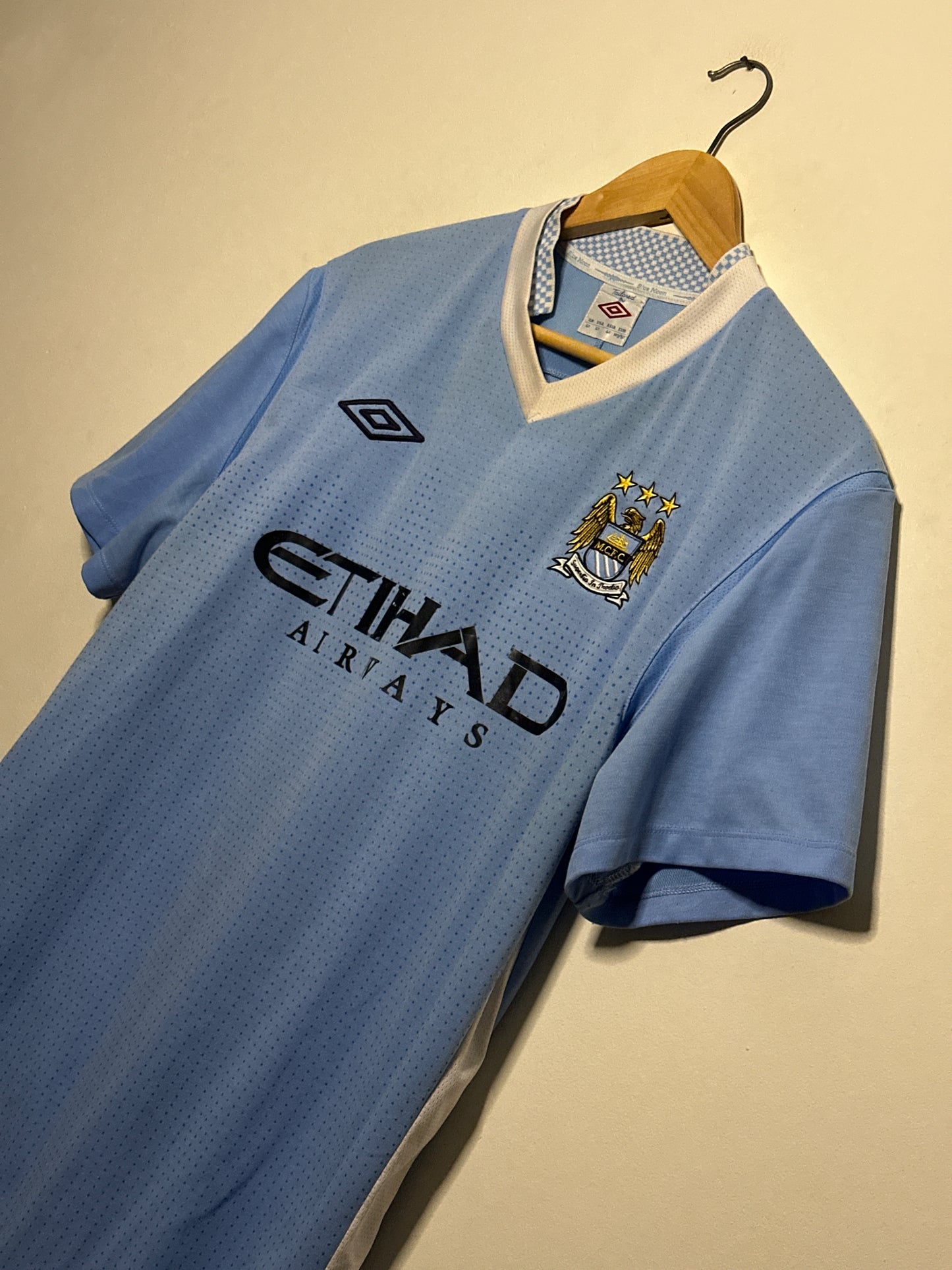 Kun Aguero Manchester City 2011-12 home football shirt (L)