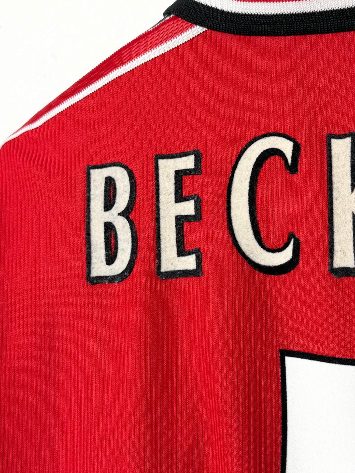 David Beckham Manchester United 1999-00 home football shirt (M)