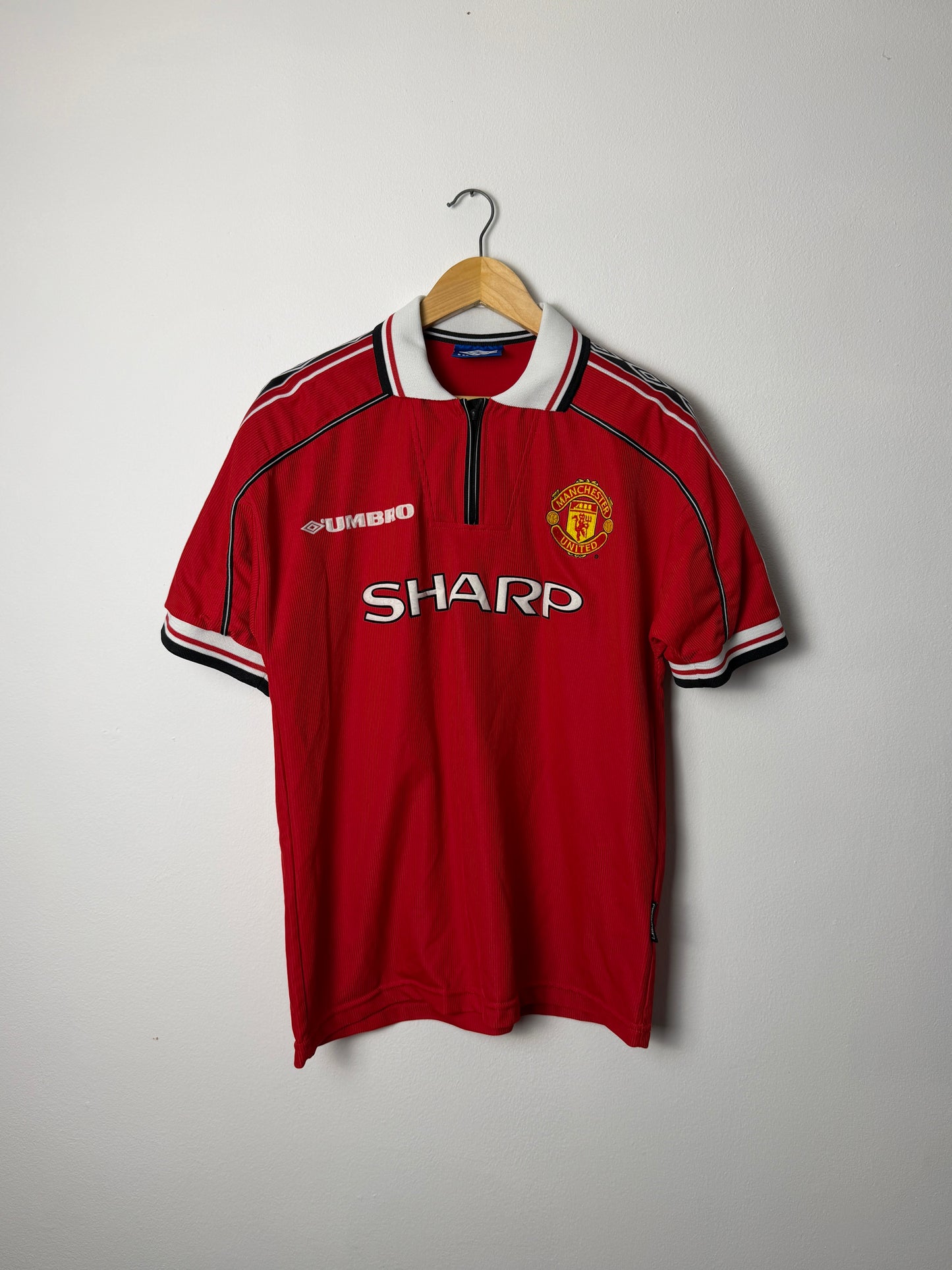 David Beckham Manchester United 1999-00 home football shirt (M)