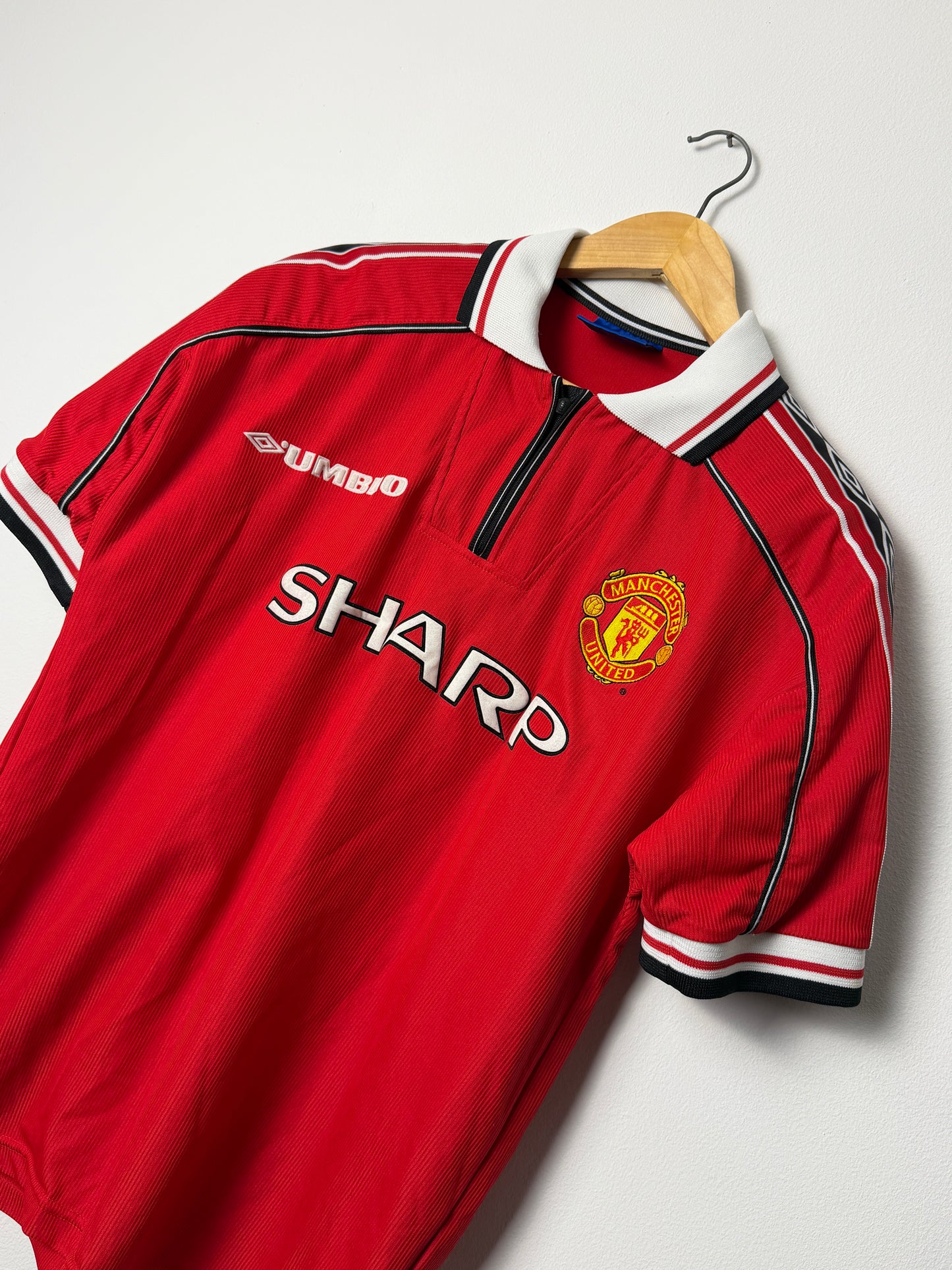 David Beckham Manchester United 1999-00 home football shirt (M)