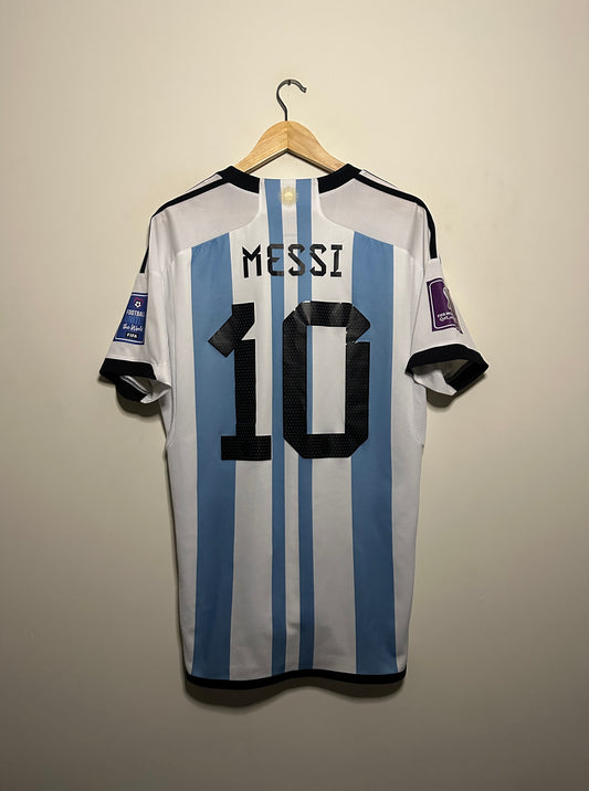 Lionel Messi Argentina 2022 World Cup final edition home football shirt (L)