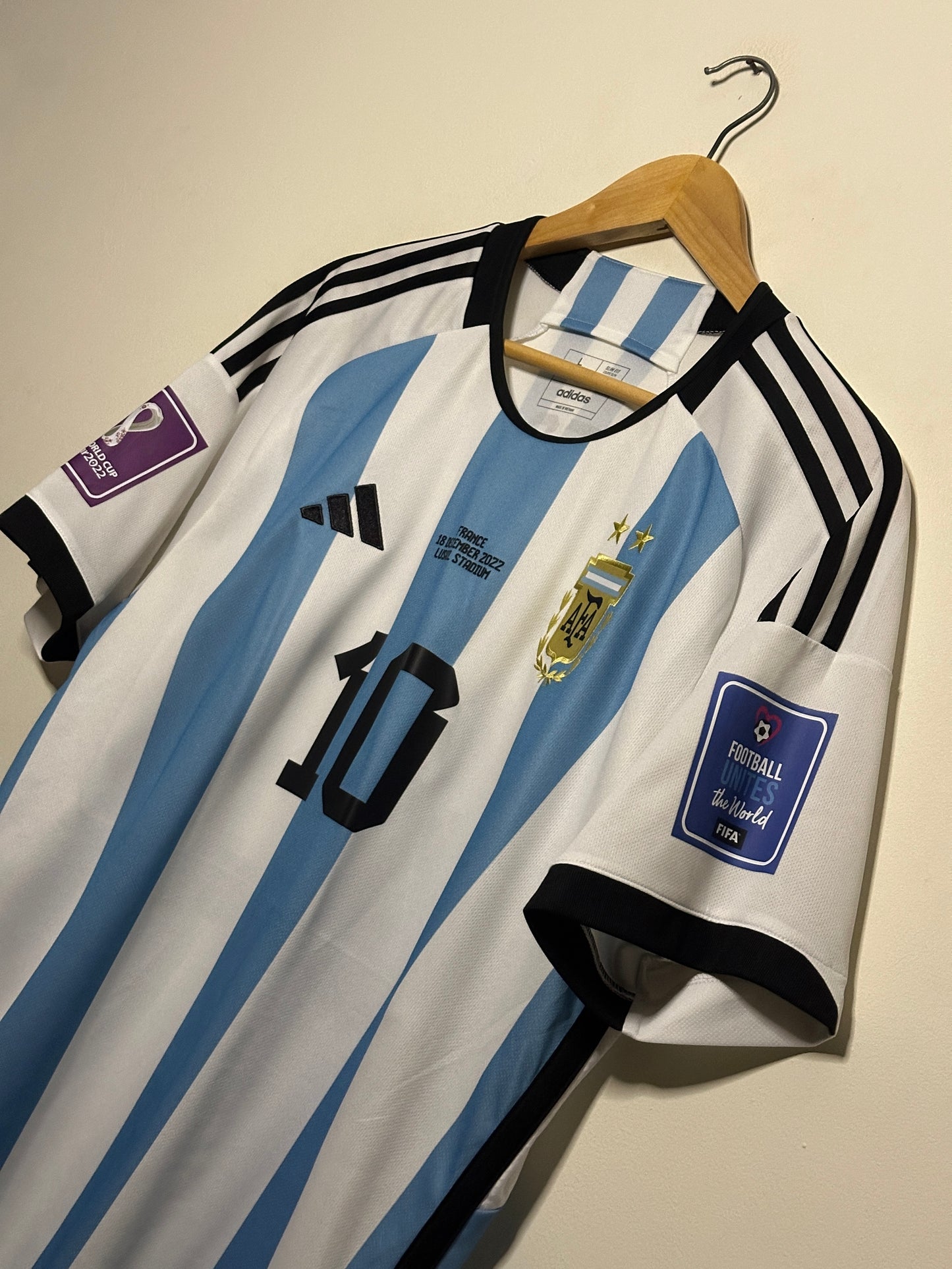 Lionel Messi Argentina 2022 World Cup final edition home football shirt (L)