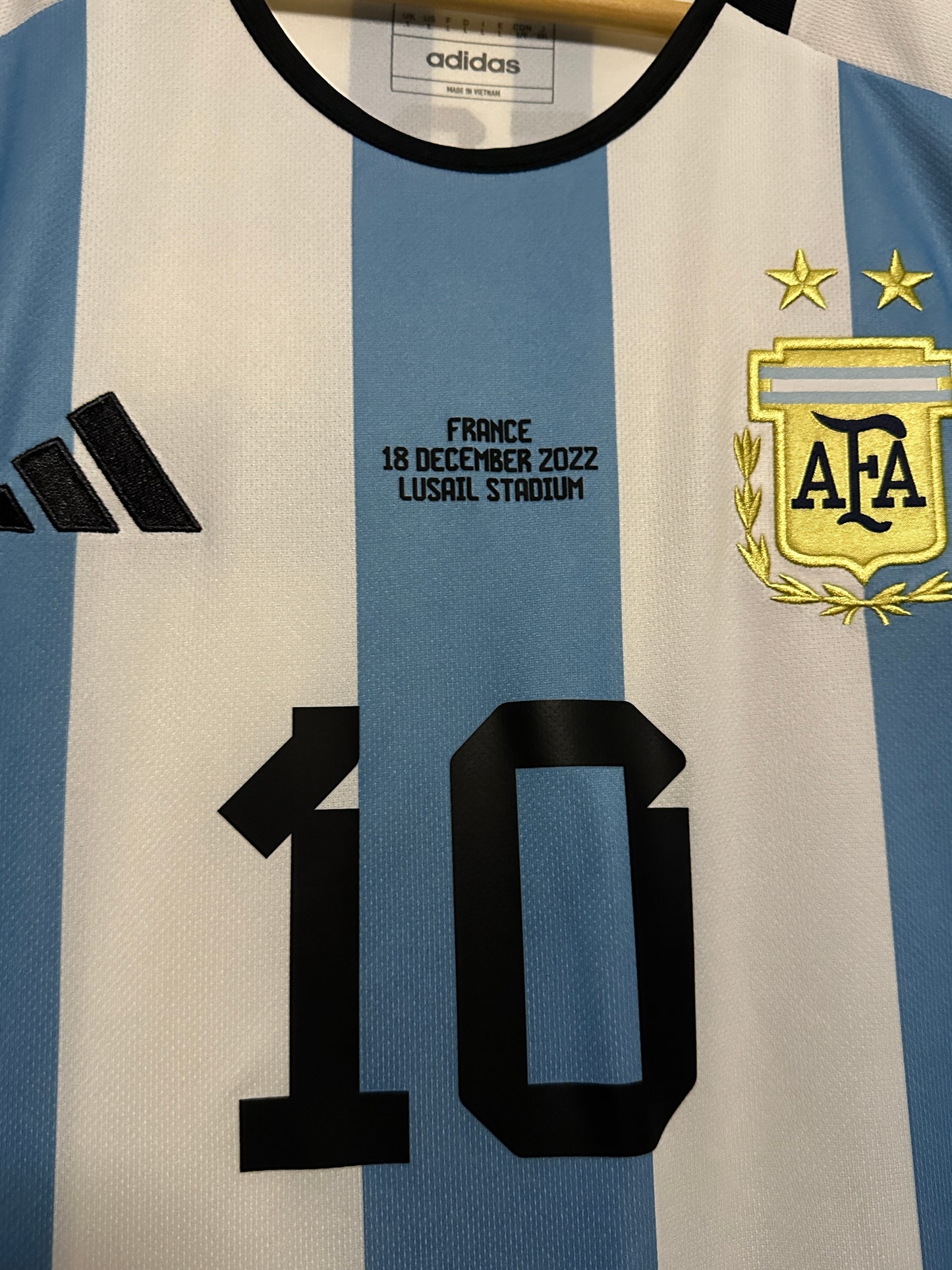 Lionel Messi Argentina 2022 World Cup final edition home football shirt (L)