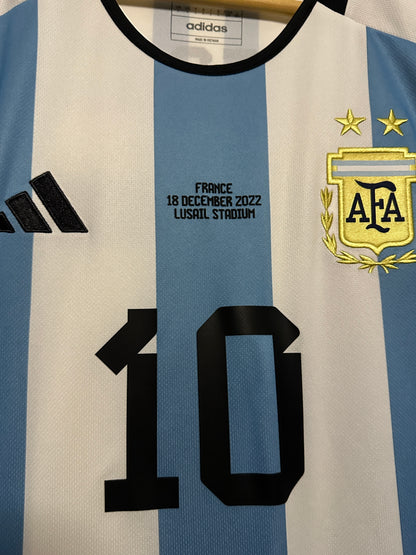 Lionel Messi Argentina 2022 World Cup final edition home football shirt (L)
