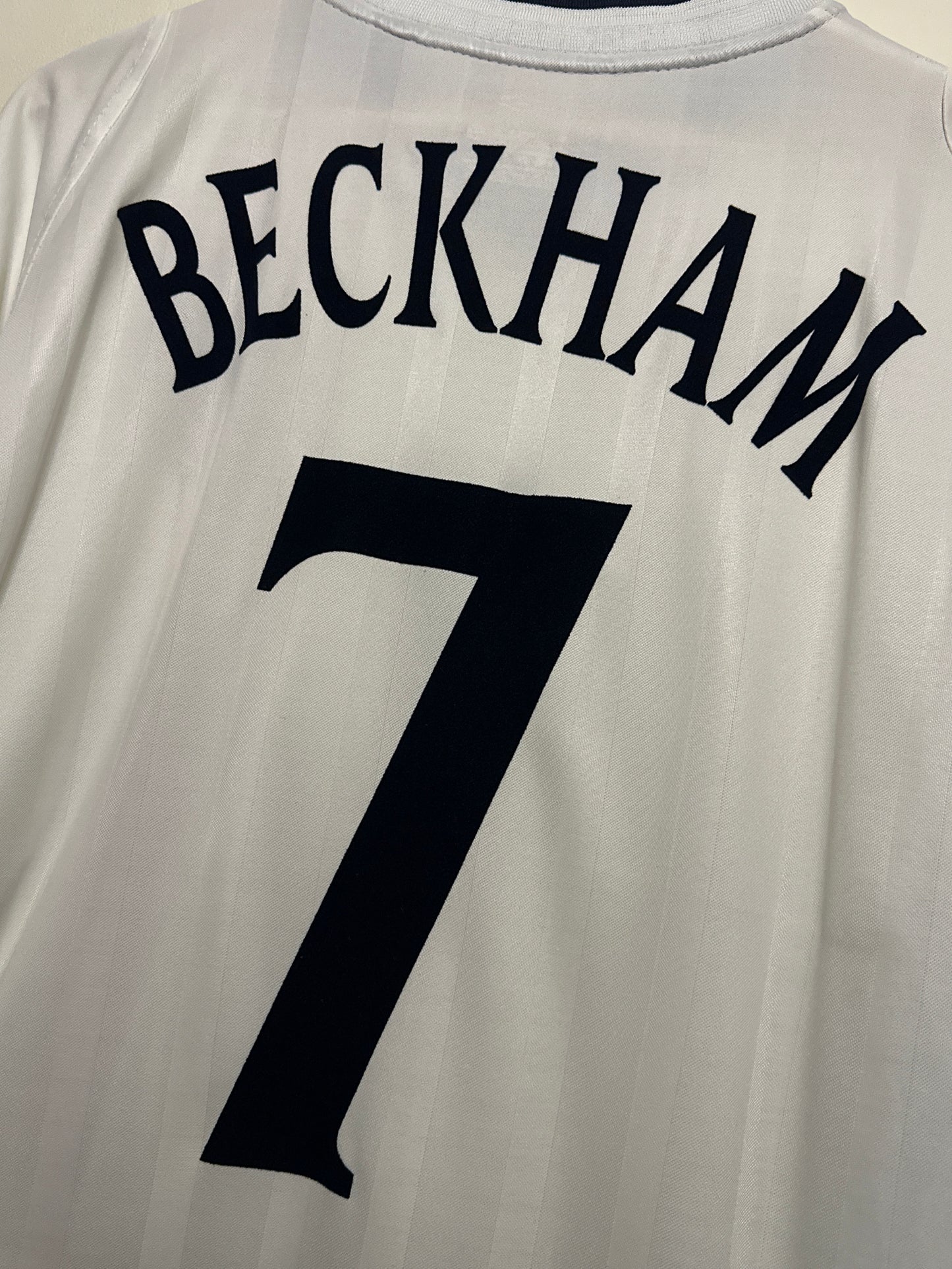 David Beckham England 2002 home football shirt (XL)