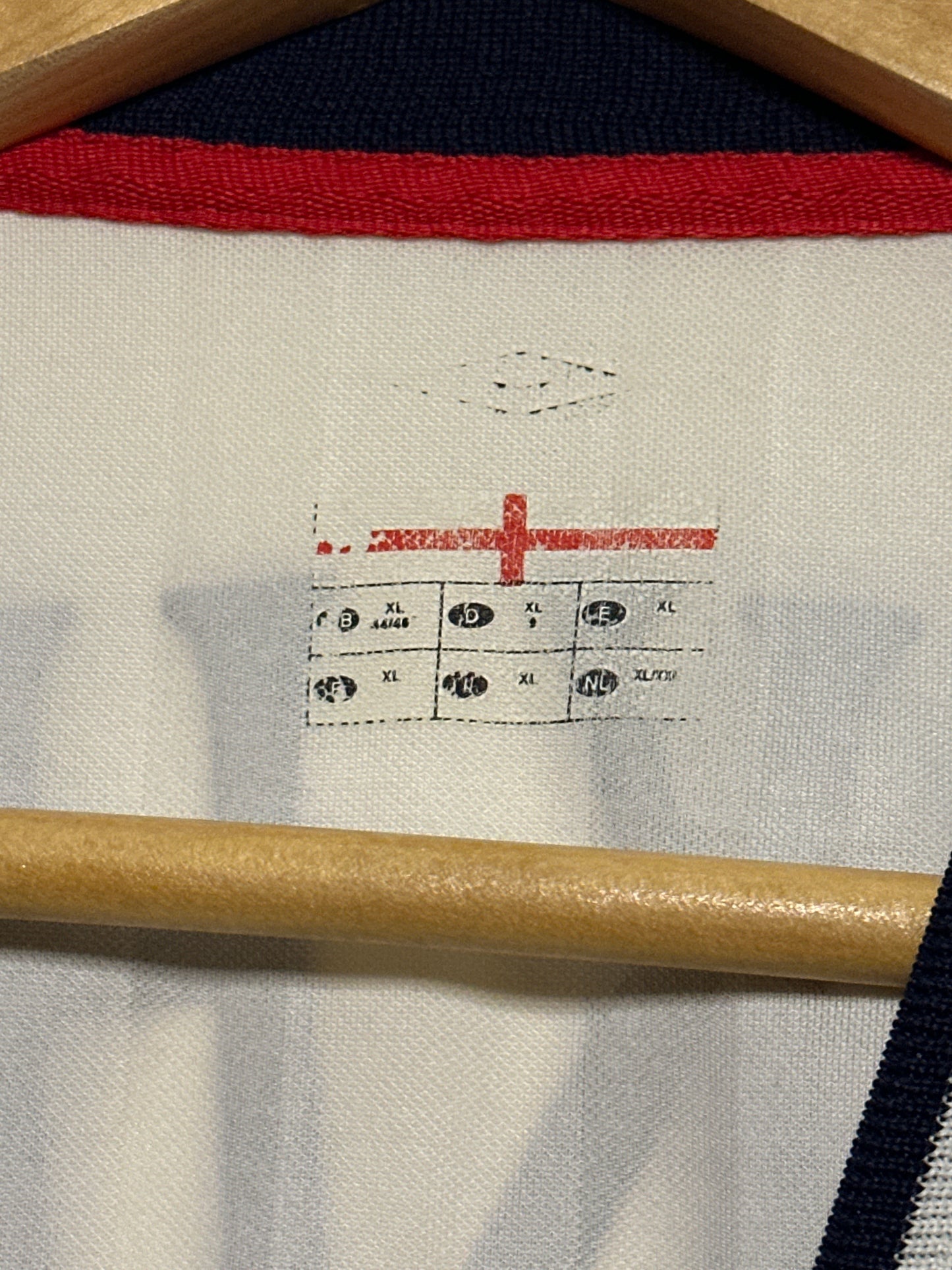 David Beckham England 2002 home football shirt (XL)