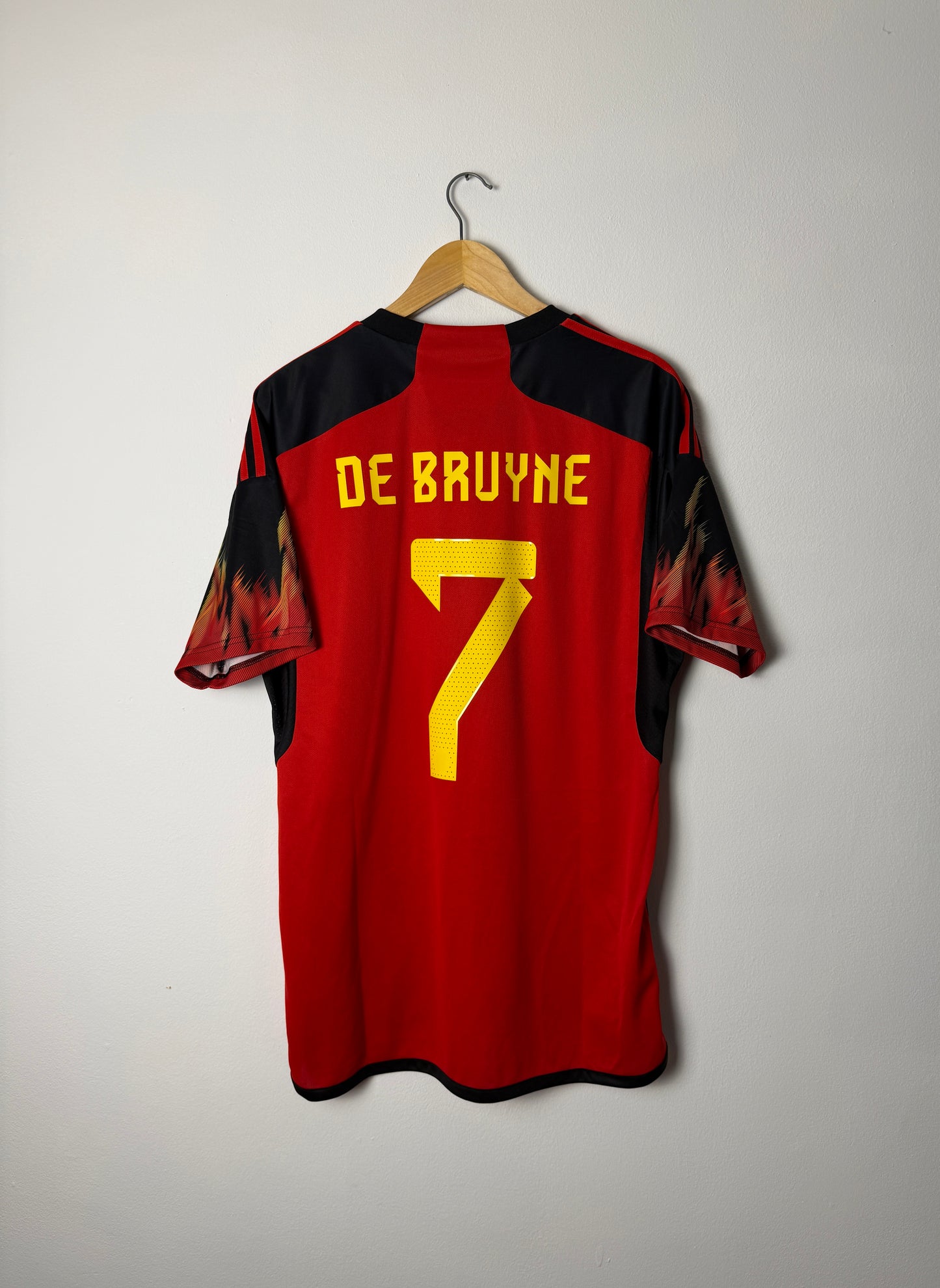Kevin De Bruyne Belgium 2022 home football shirt (L)