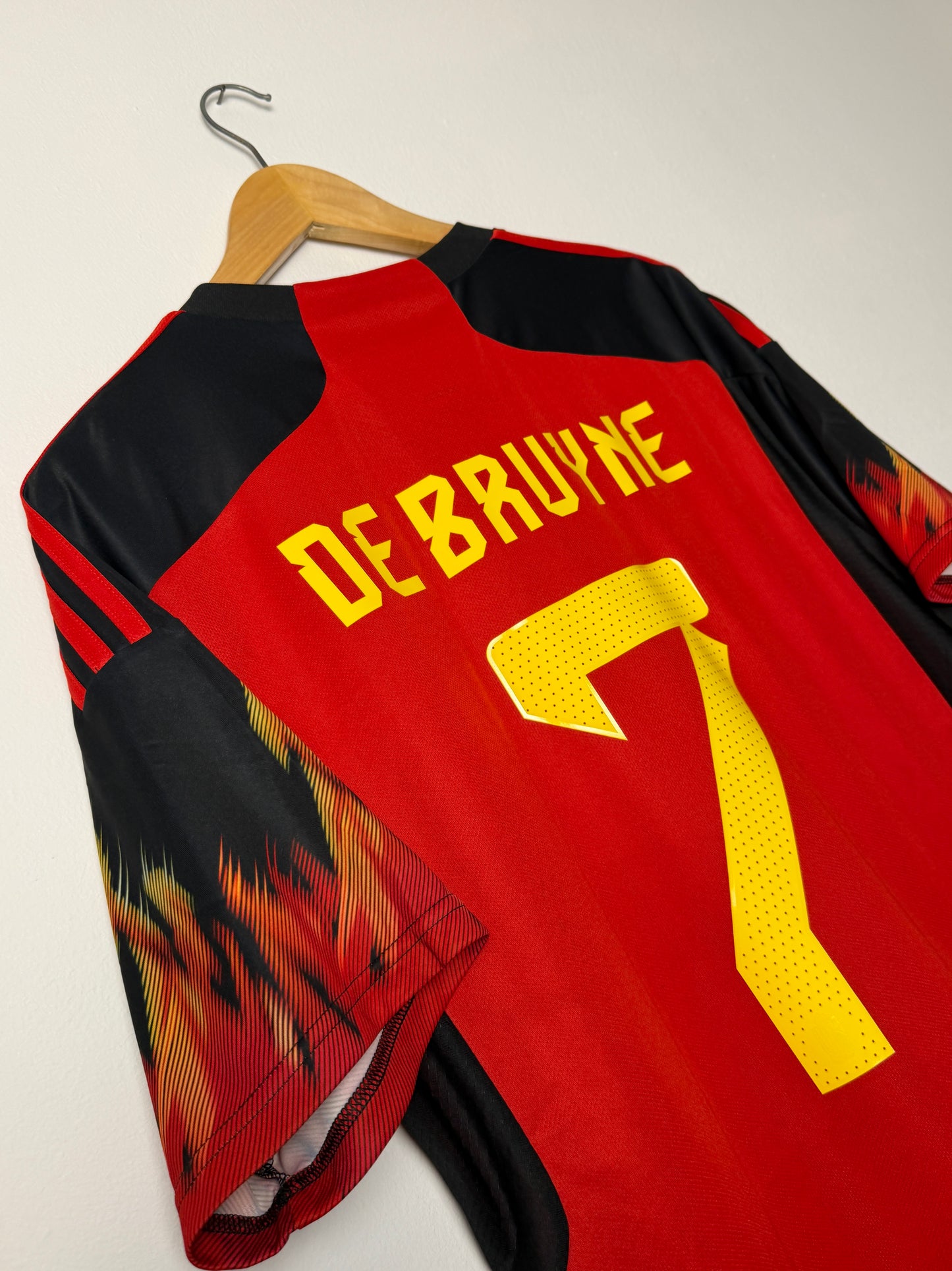 Kevin De Bruyne Belgium 2022 home football shirt (L)