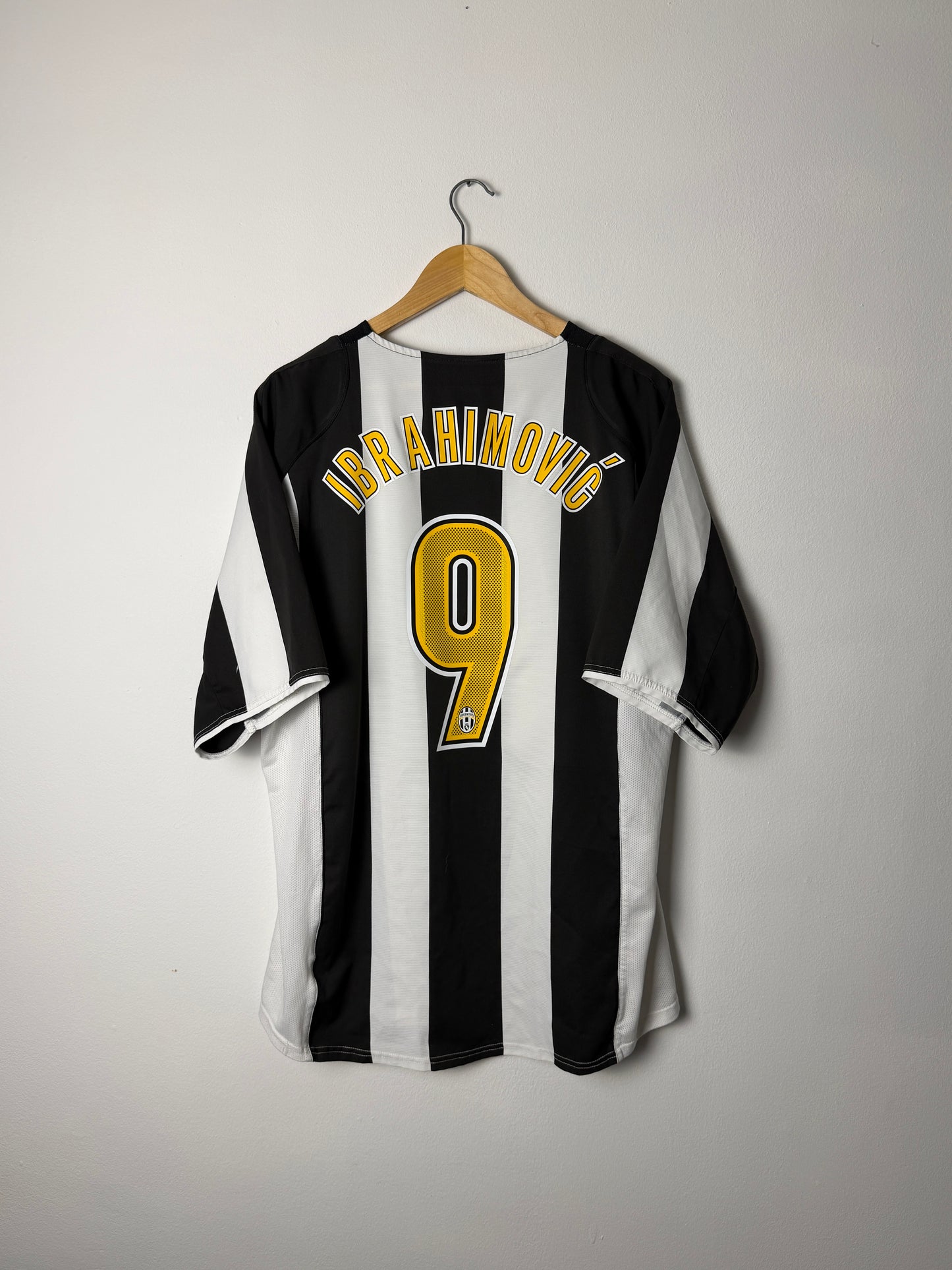 Zlatan Ibrahimovic Juventus FC 2004-05 home football shirt (XL)