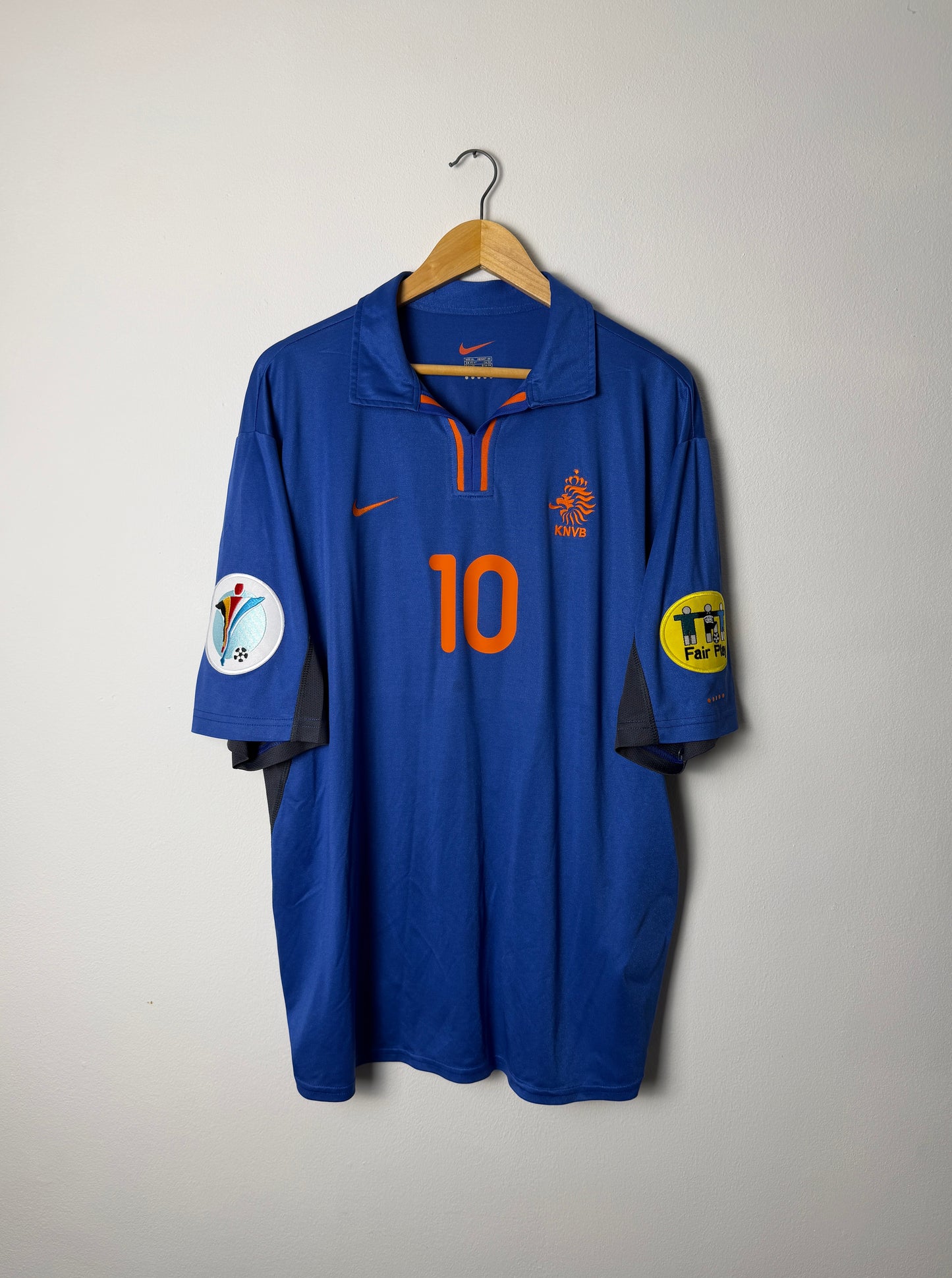 Dennis Bergkamp Netherlands 2000 away football shirt (XL)