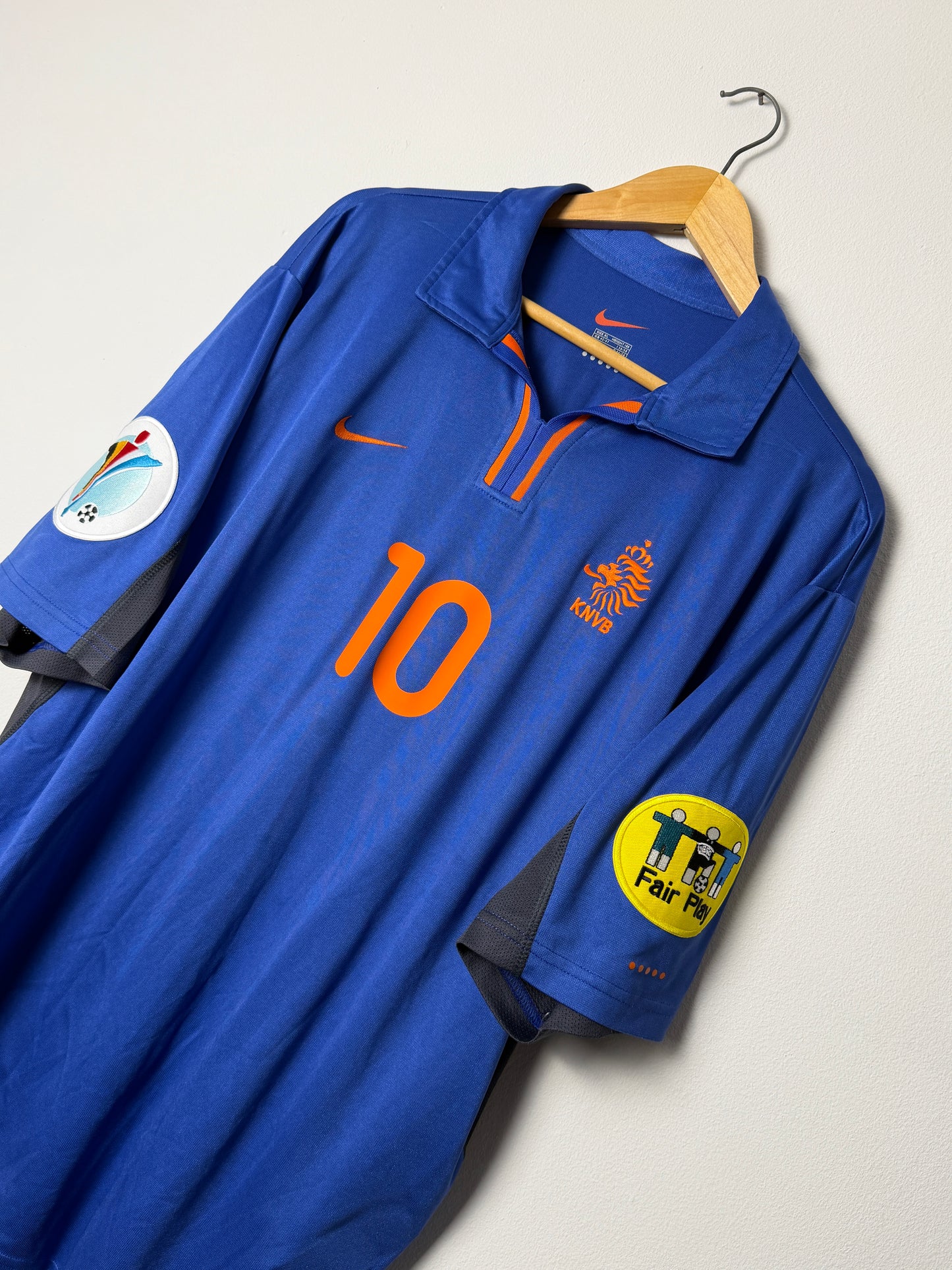 Dennis Bergkamp Netherlands 2000 away football shirt (XL)