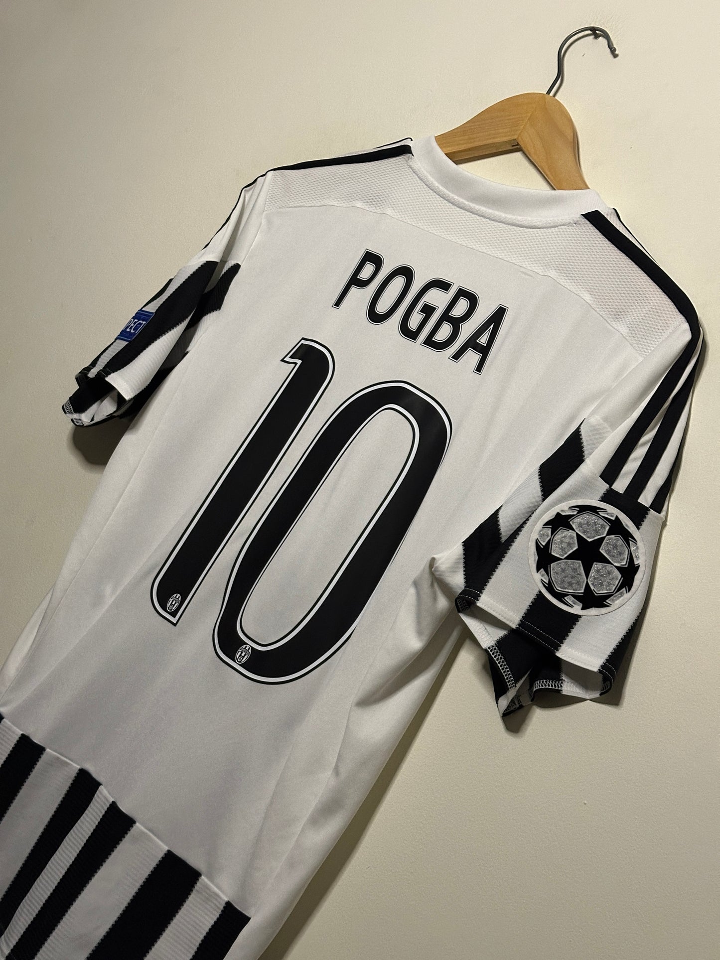 Paul Pogba Juventus FC 2015-16 home football shirt (M)