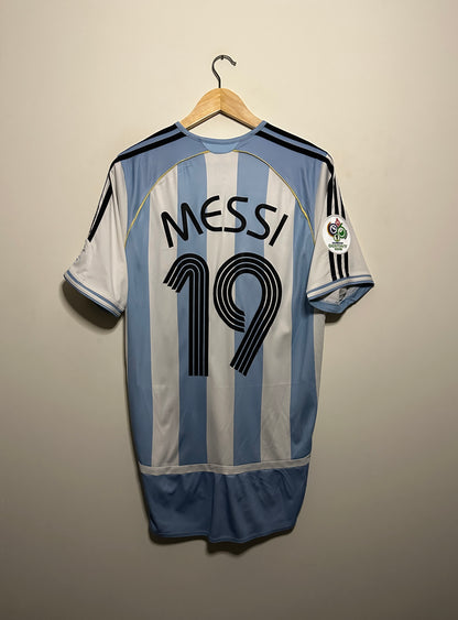 Lionel Messi Argentina 2006 World Cup home football shirt (M)