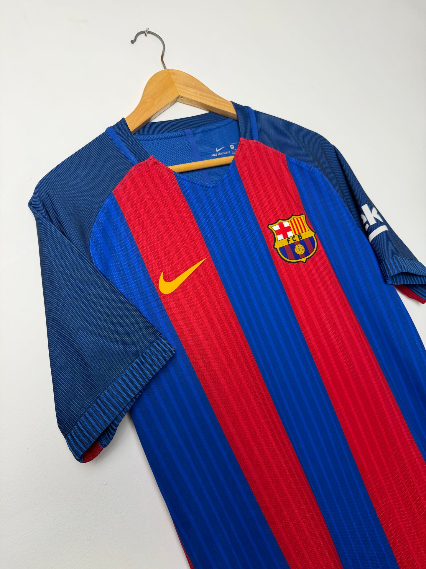 Lionel Messi FC Barcelona 2016-17 AEROSWIFT home football shirt (M)
