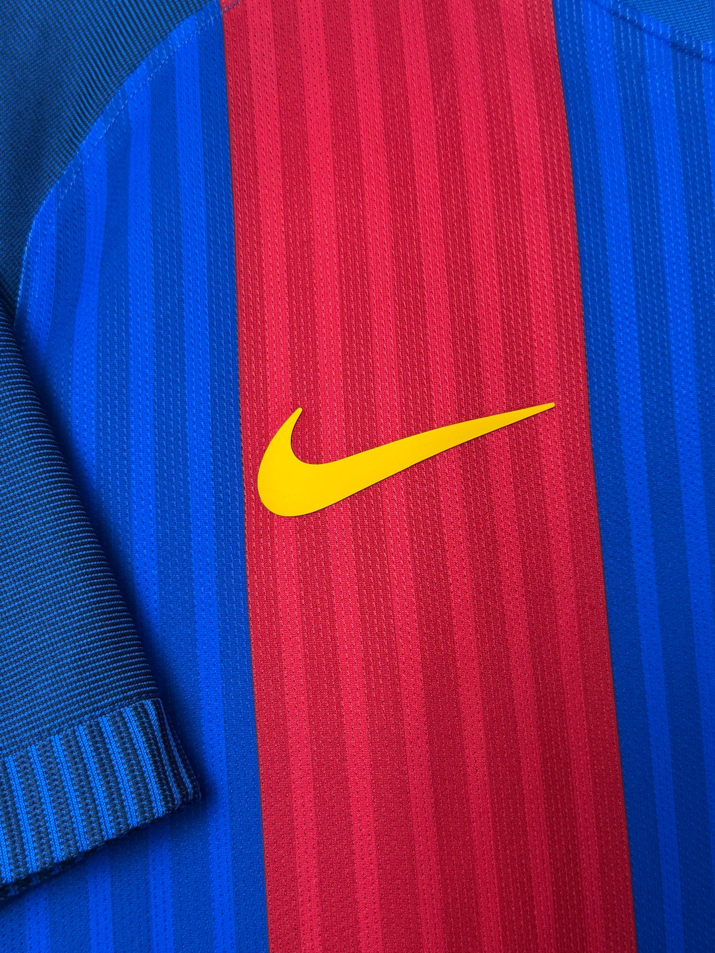 Lionel Messi FC Barcelona 2016-17 AEROSWIFT home football shirt (M)