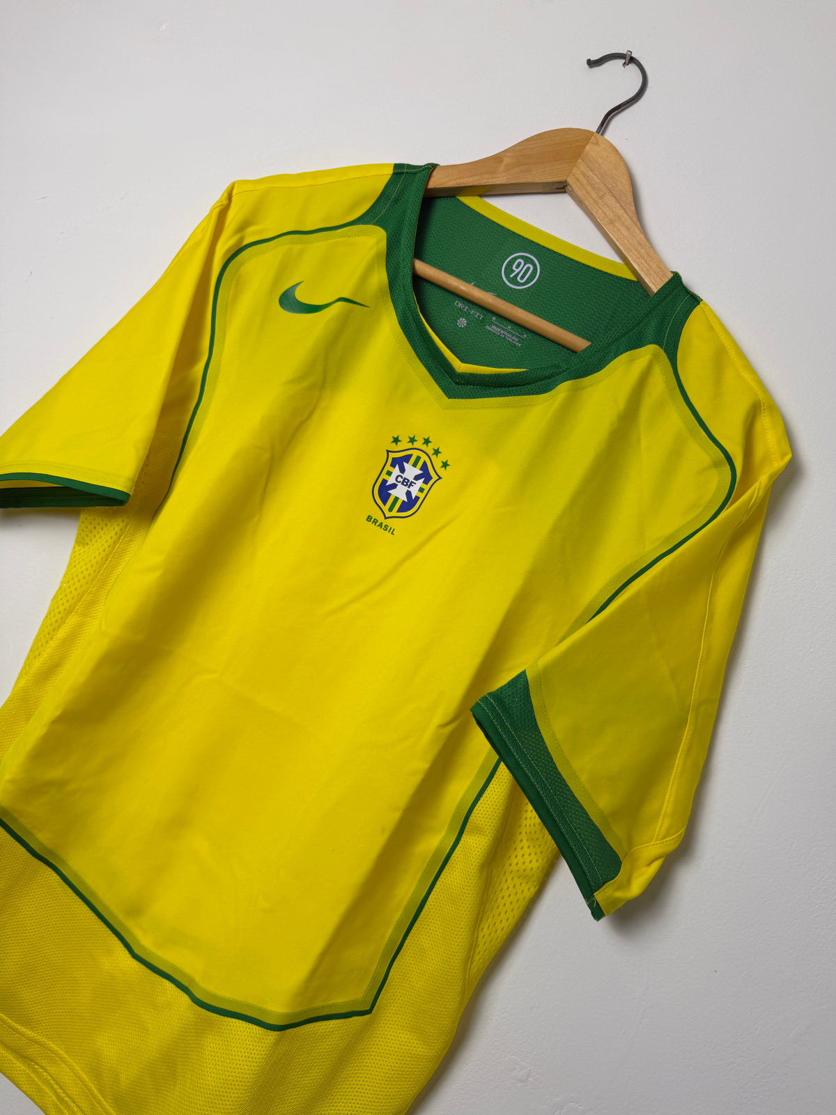 Brazil 2004 re-issue home football shirt (M)