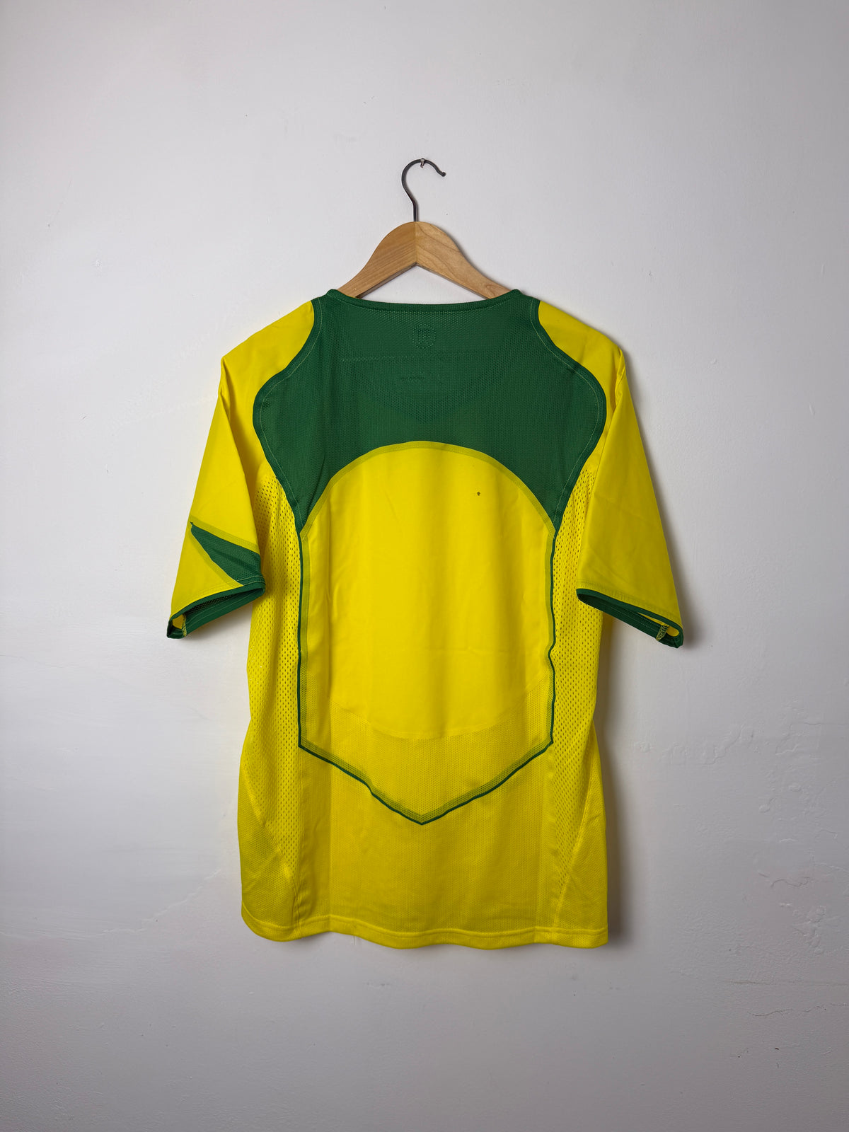 Brazil 2004 re-issue home football shirt (M)