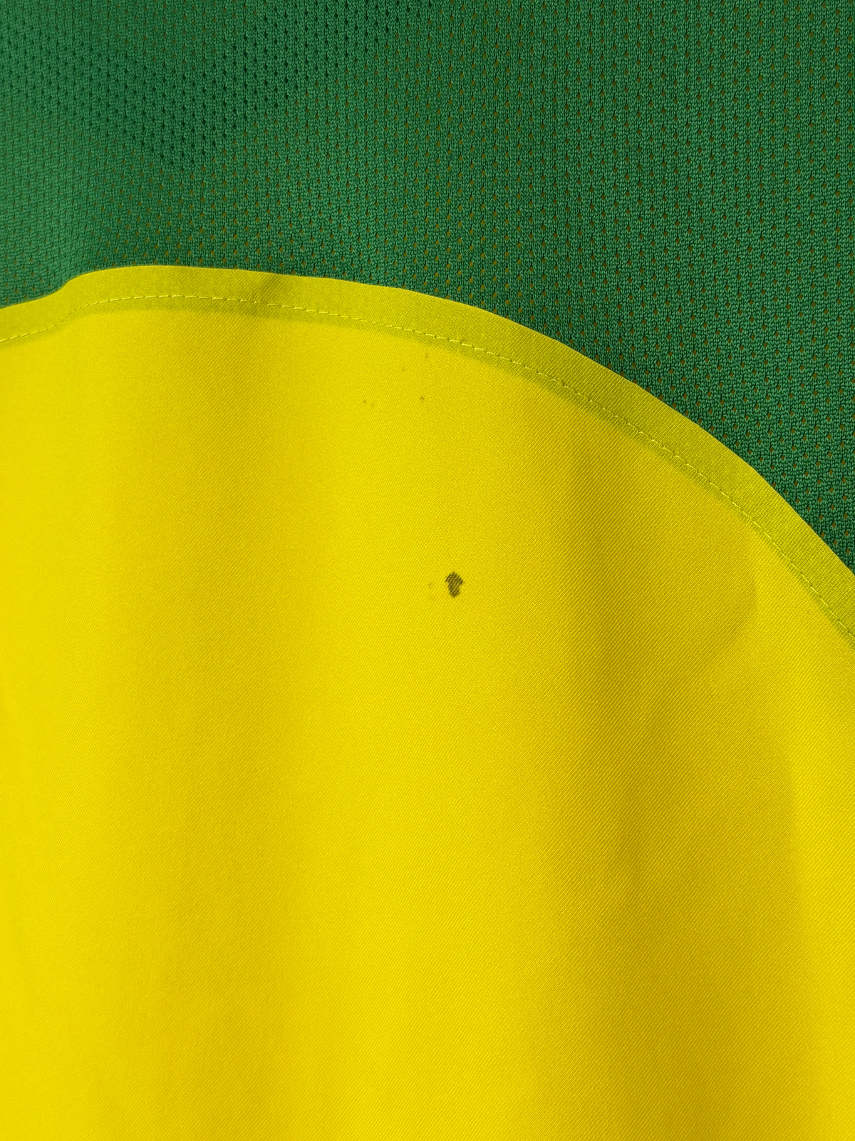 Brazil 2004 re-issue home football shirt (M)