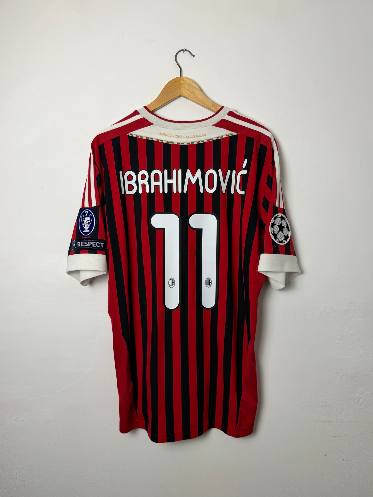 Zlatan Ibrahimovic AC Milan 2011-12 home football shirt (XL)
