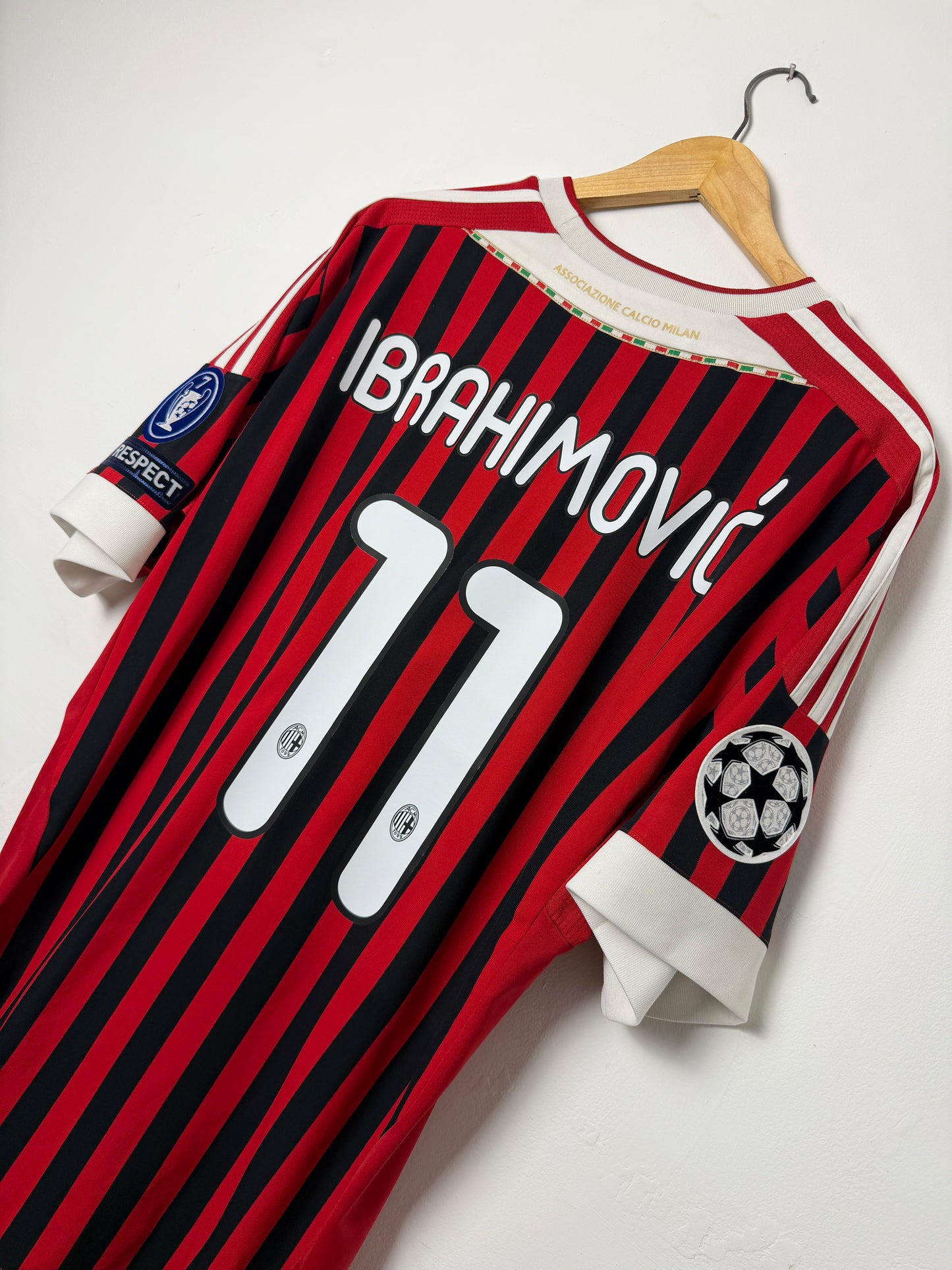 Zlatan Ibrahimovic AC Milan 2011-12 home football shirt (XL)