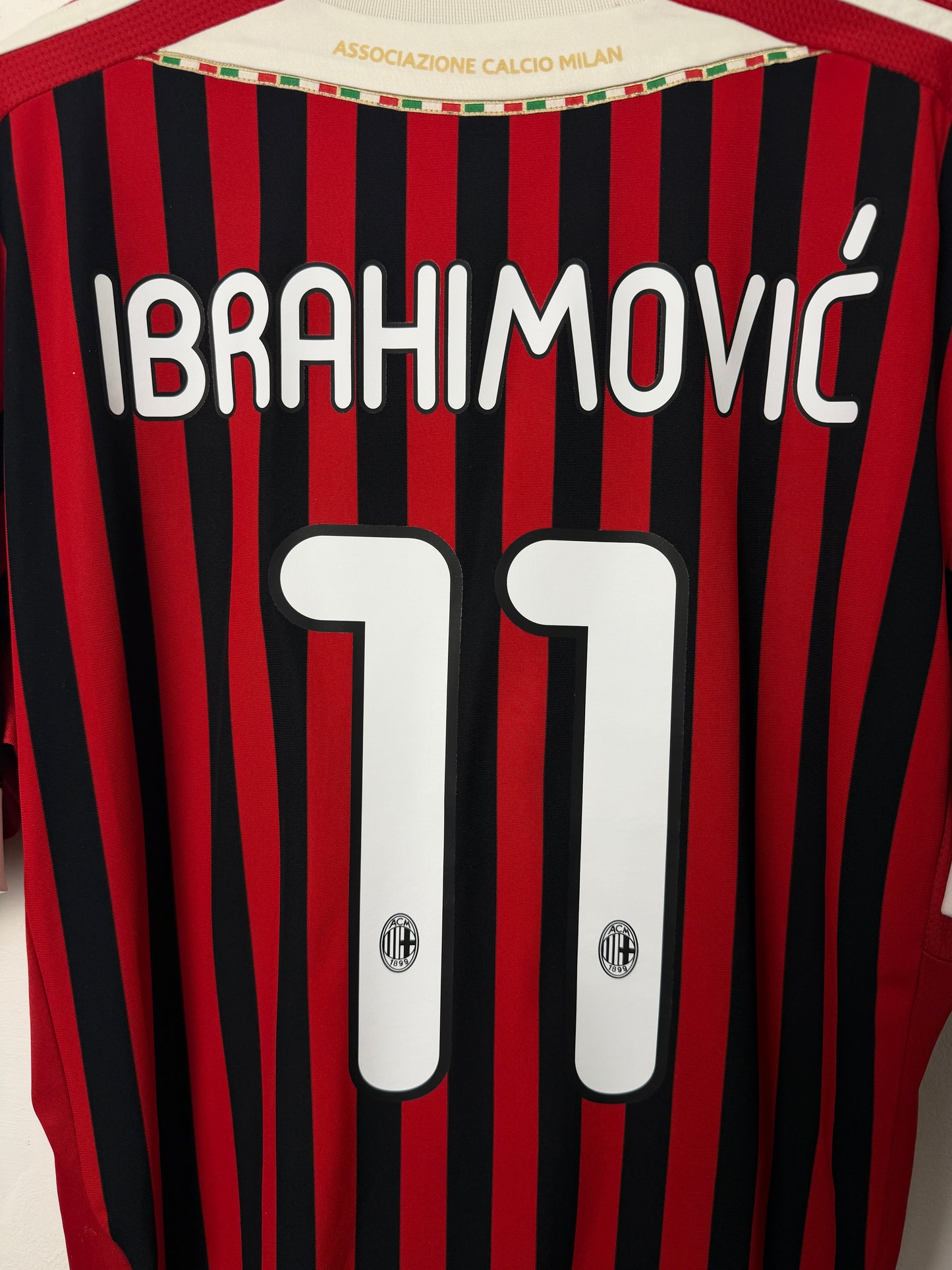 Zlatan Ibrahimovic AC Milan 2011-12 home football shirt (XL)