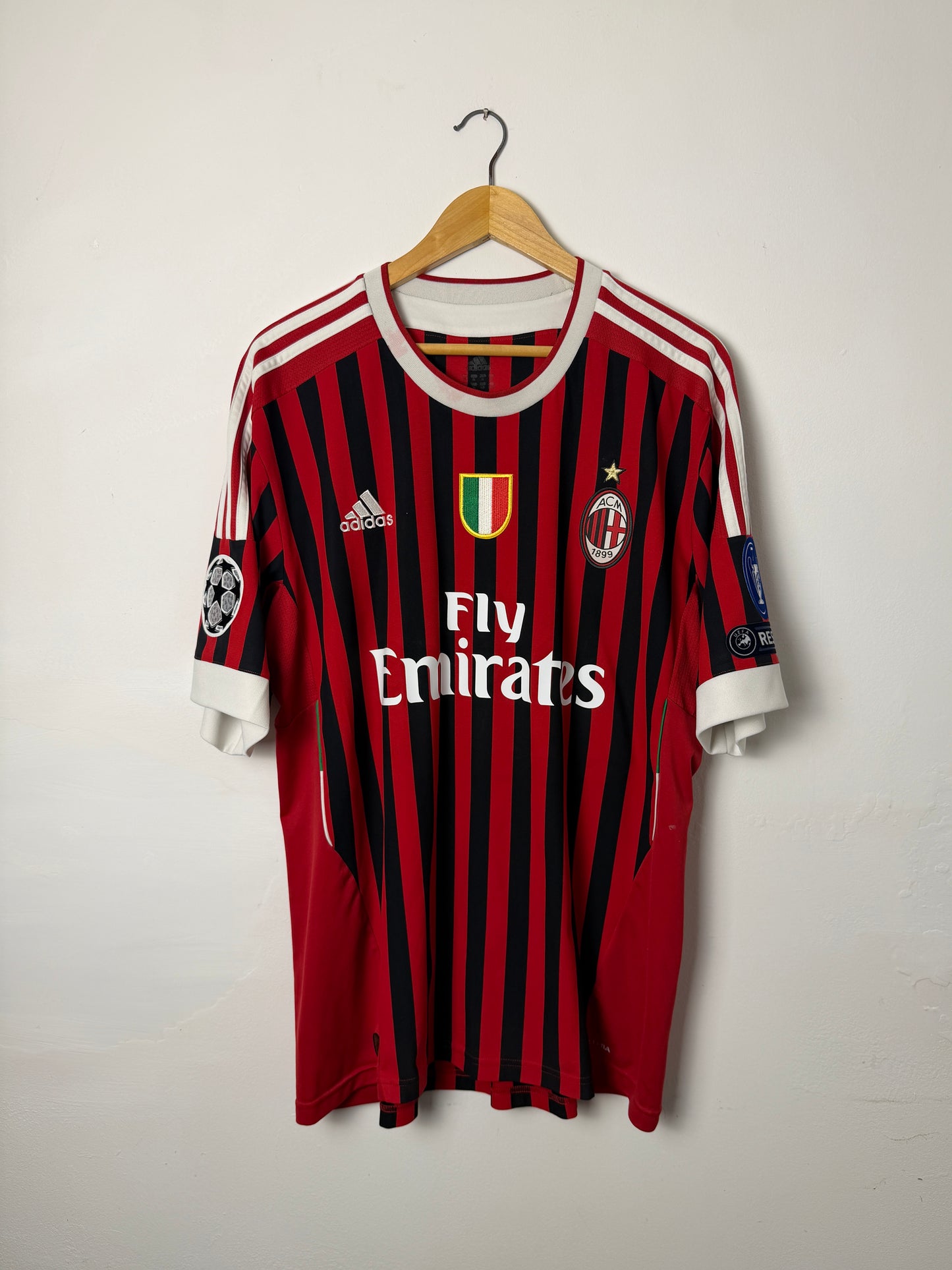 Zlatan Ibrahimovic AC Milan 2011-12 home football shirt (XL)