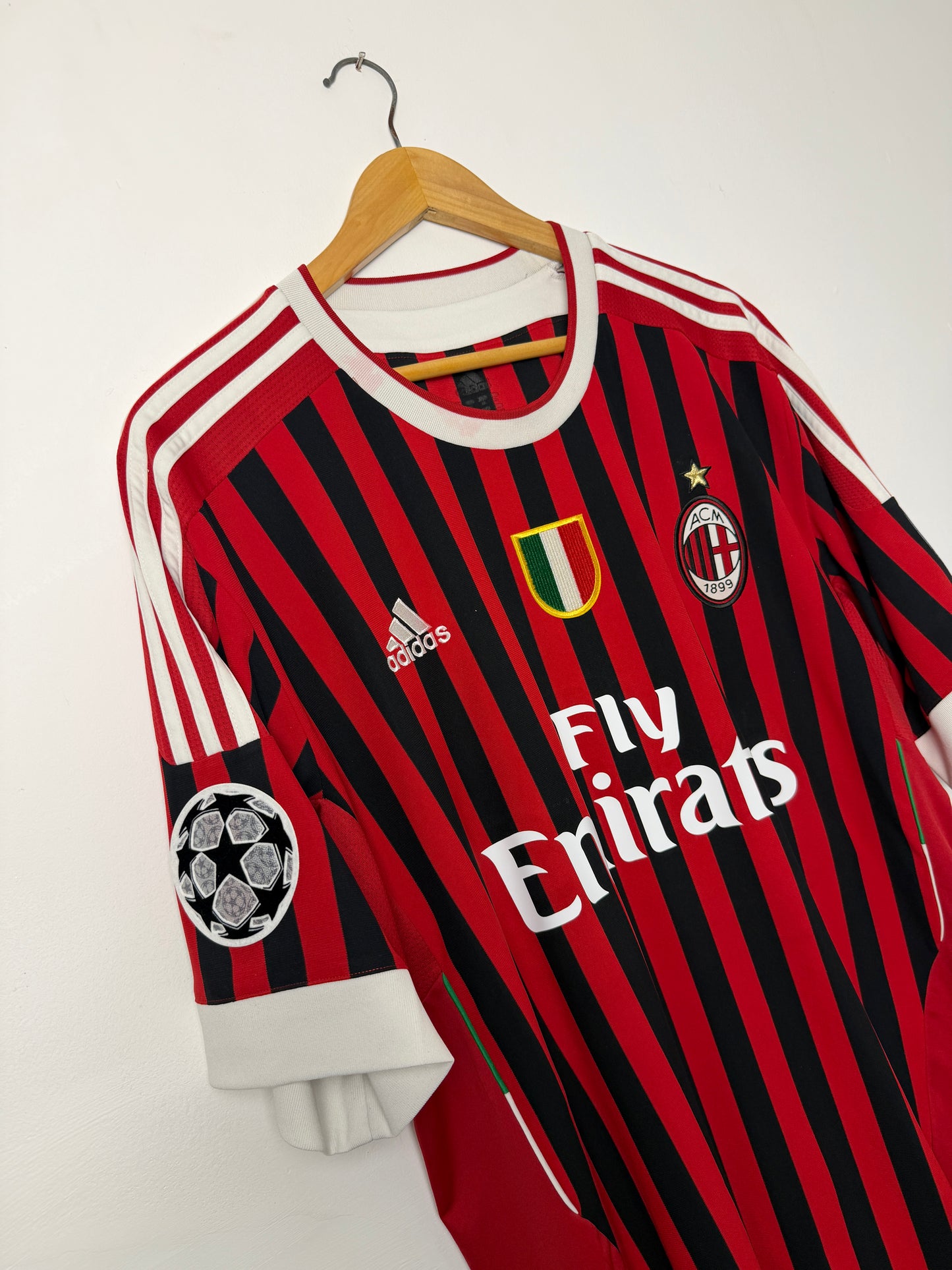 Zlatan Ibrahimovic AC Milan 2011-12 home football shirt (XL)