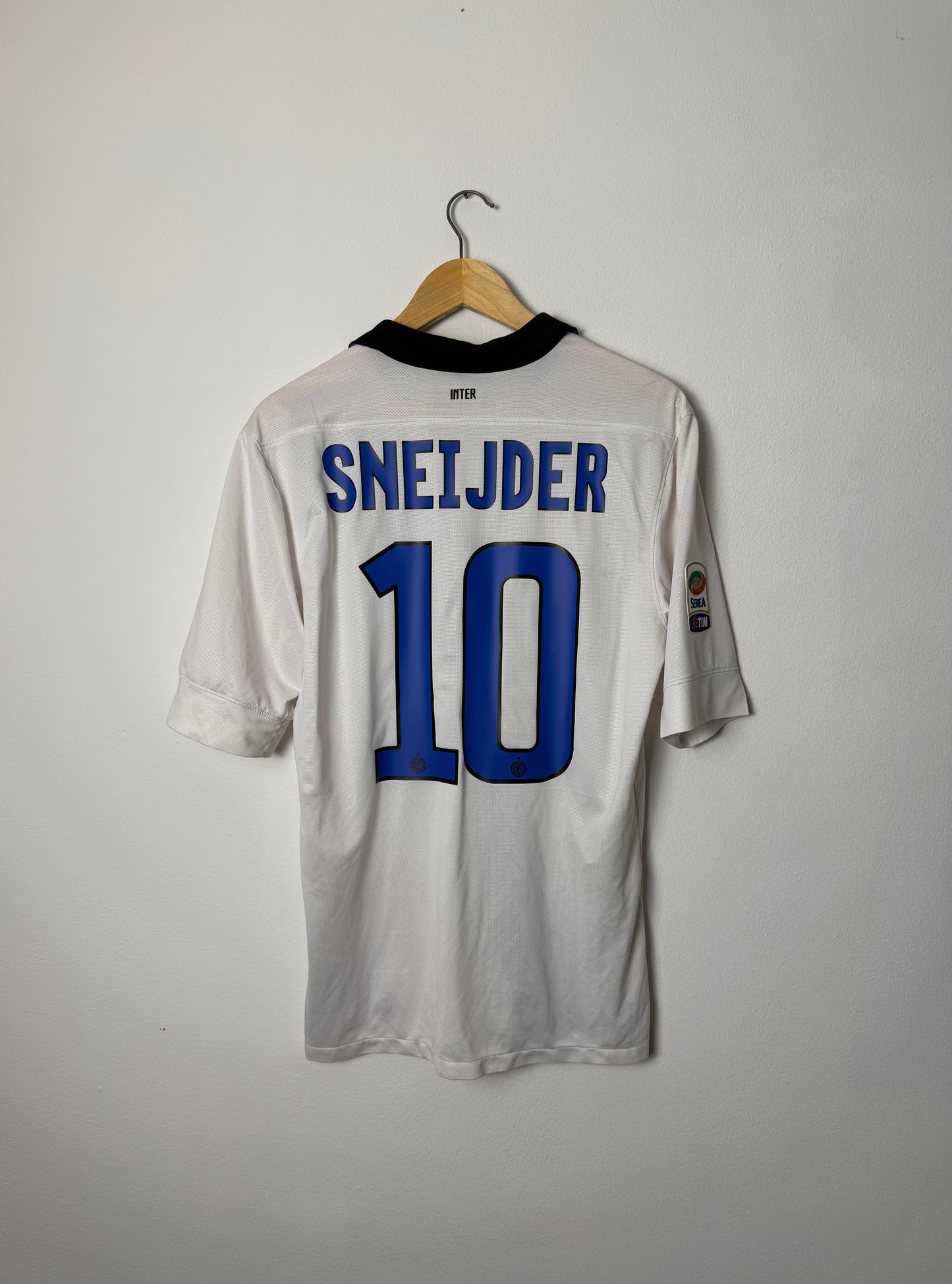 Wesley Sneijder Inter Milan 2011-12 home football shirt (M)