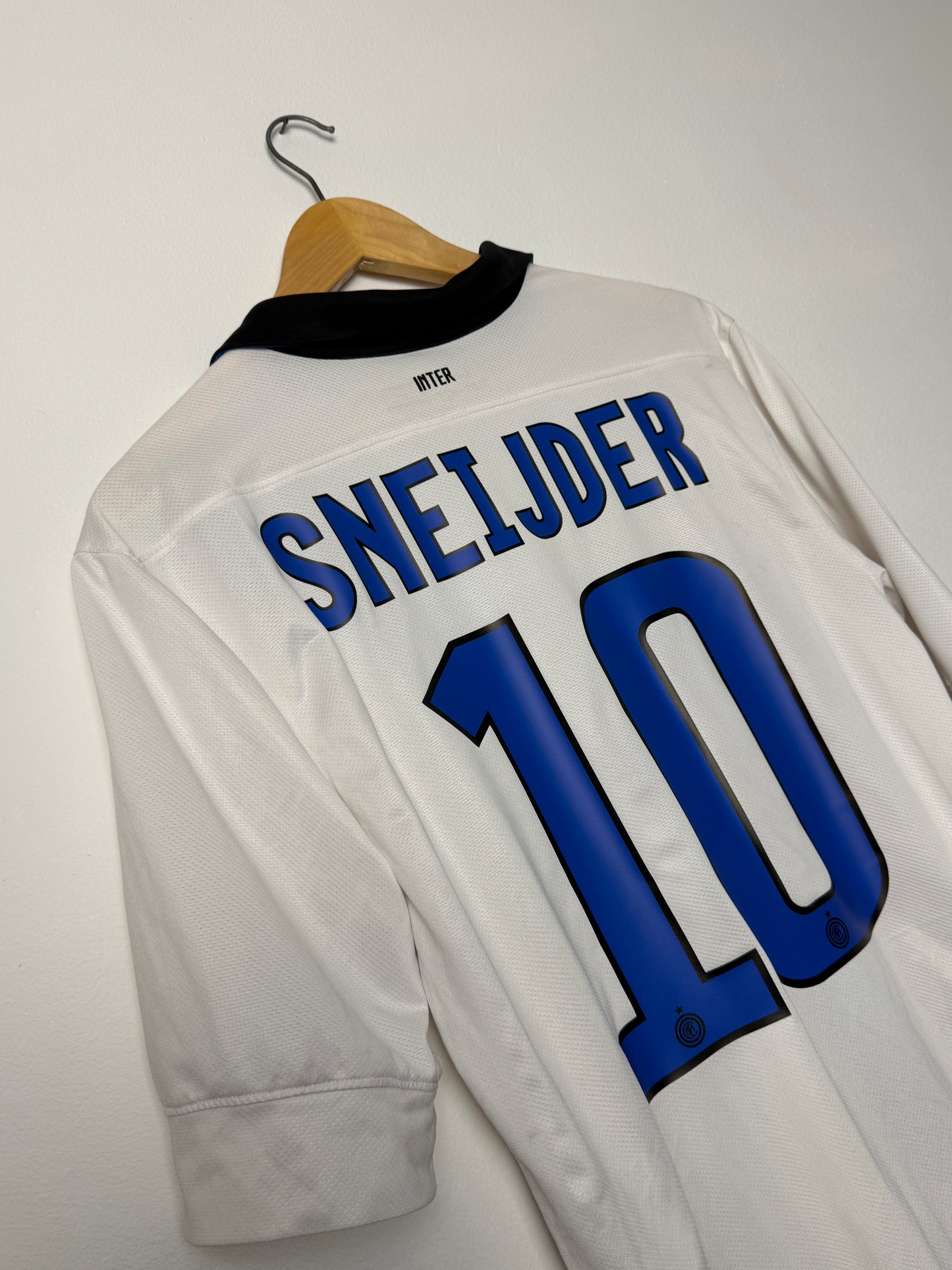 Wesley Sneijder Inter Milan 2011-12 home football shirt (M)